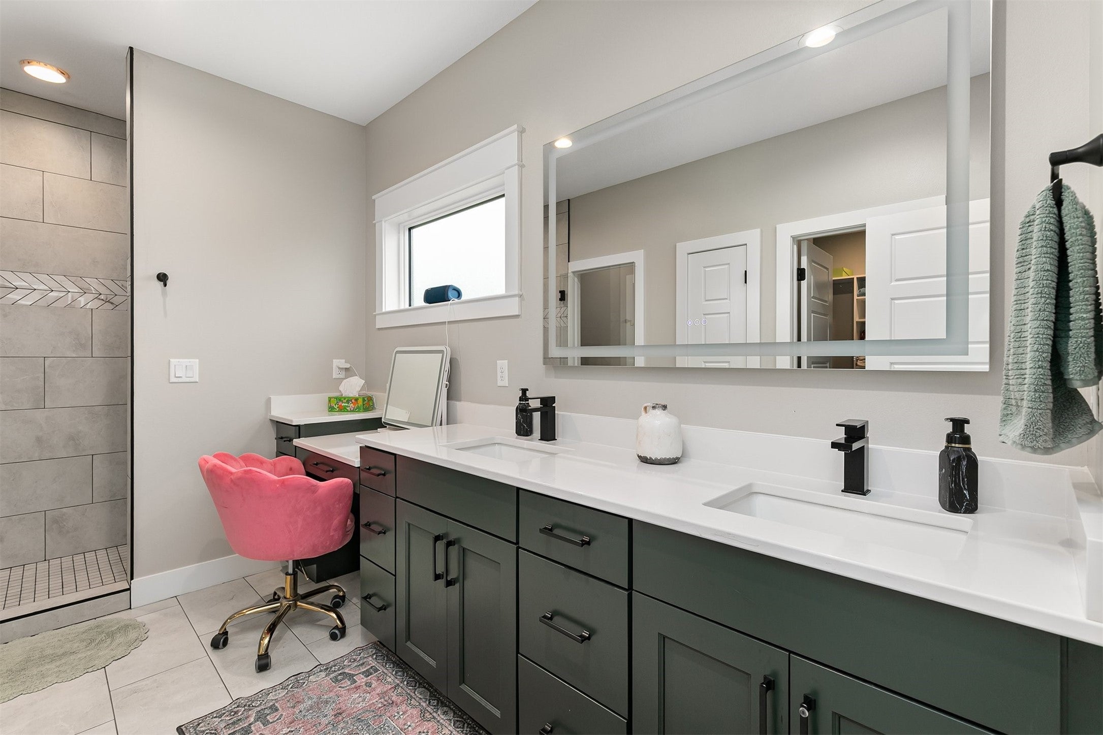 Redfield, Iowa, 50233, United States, 4 Bedrooms Bedrooms, ,3 BathroomsBathrooms,Residential,Active,1993624