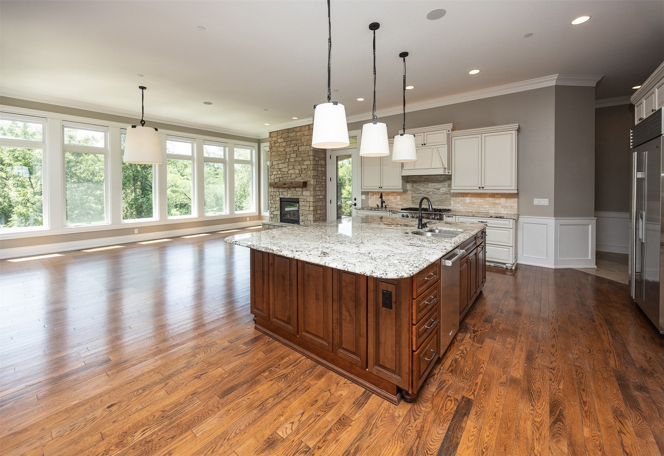 Urbandale, Iowa, 50323, United States, 5 Bedrooms Bedrooms, ,6 BathroomsBathrooms,Residential,Active,1876873