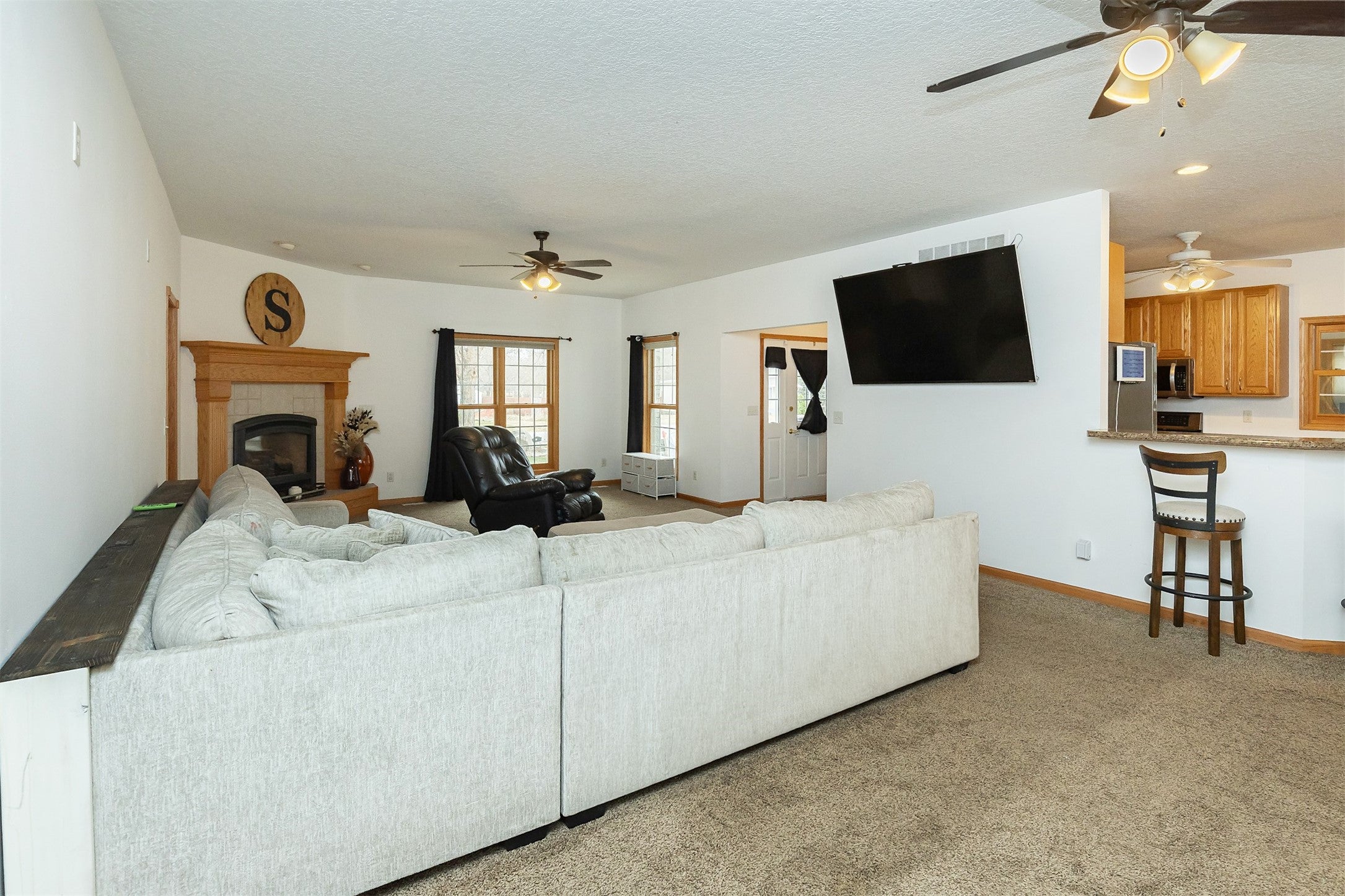 Johnston, Iowa, 50131, United States, 4 Bedrooms Bedrooms, ,3 BathroomsBathrooms,Residential,Active,1993960