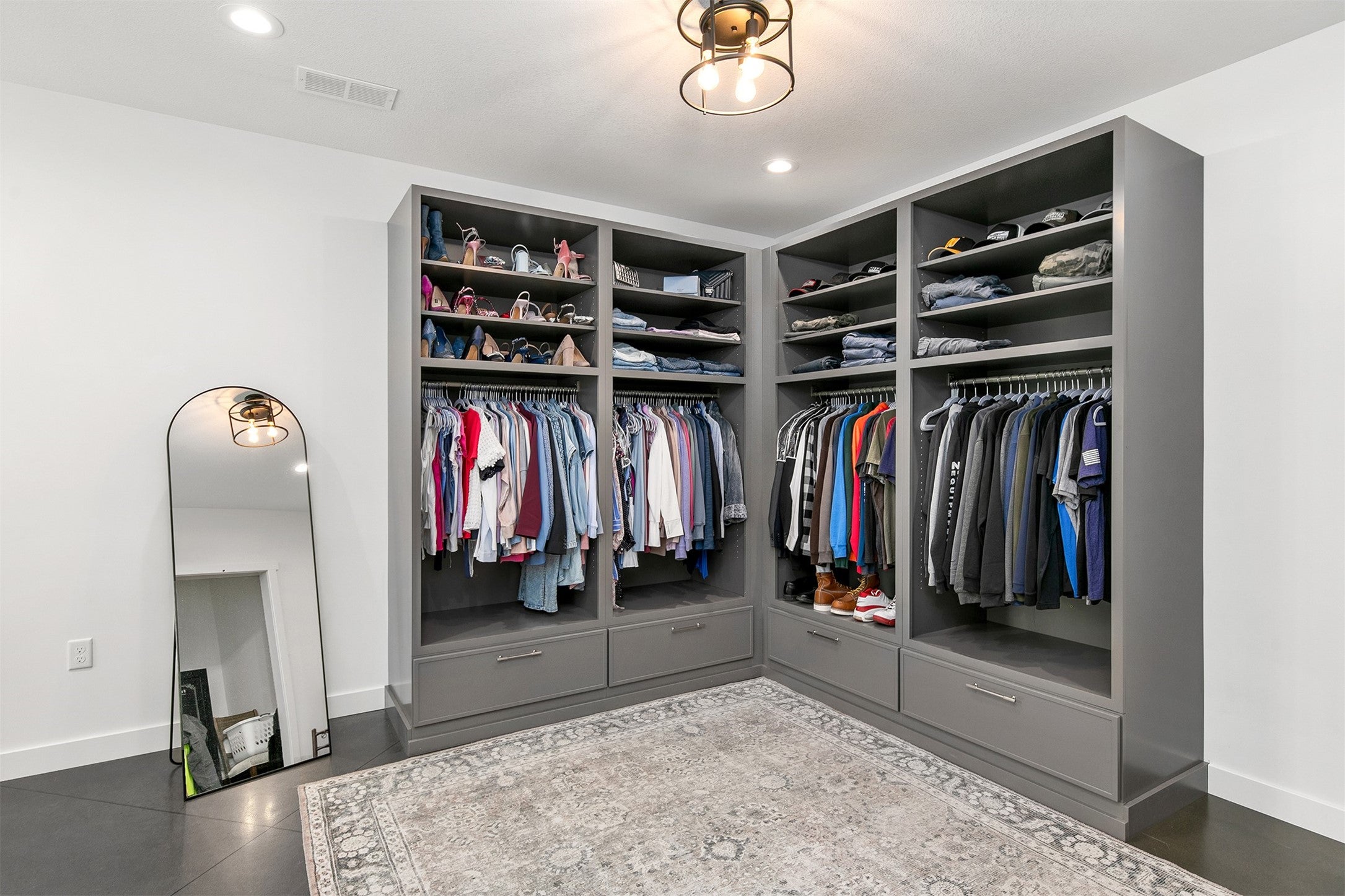 Winterset, Iowa, 50273, United States, 5 Bedrooms Bedrooms, ,5 BathroomsBathrooms,Residential,Active,1952277