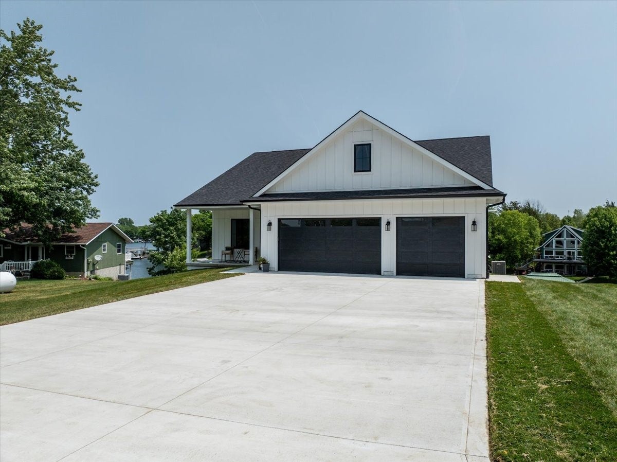 Ellston, Iowa, 50074, United States, 5 Bedrooms Bedrooms, ,3 BathroomsBathrooms,Residential,Active,1742141