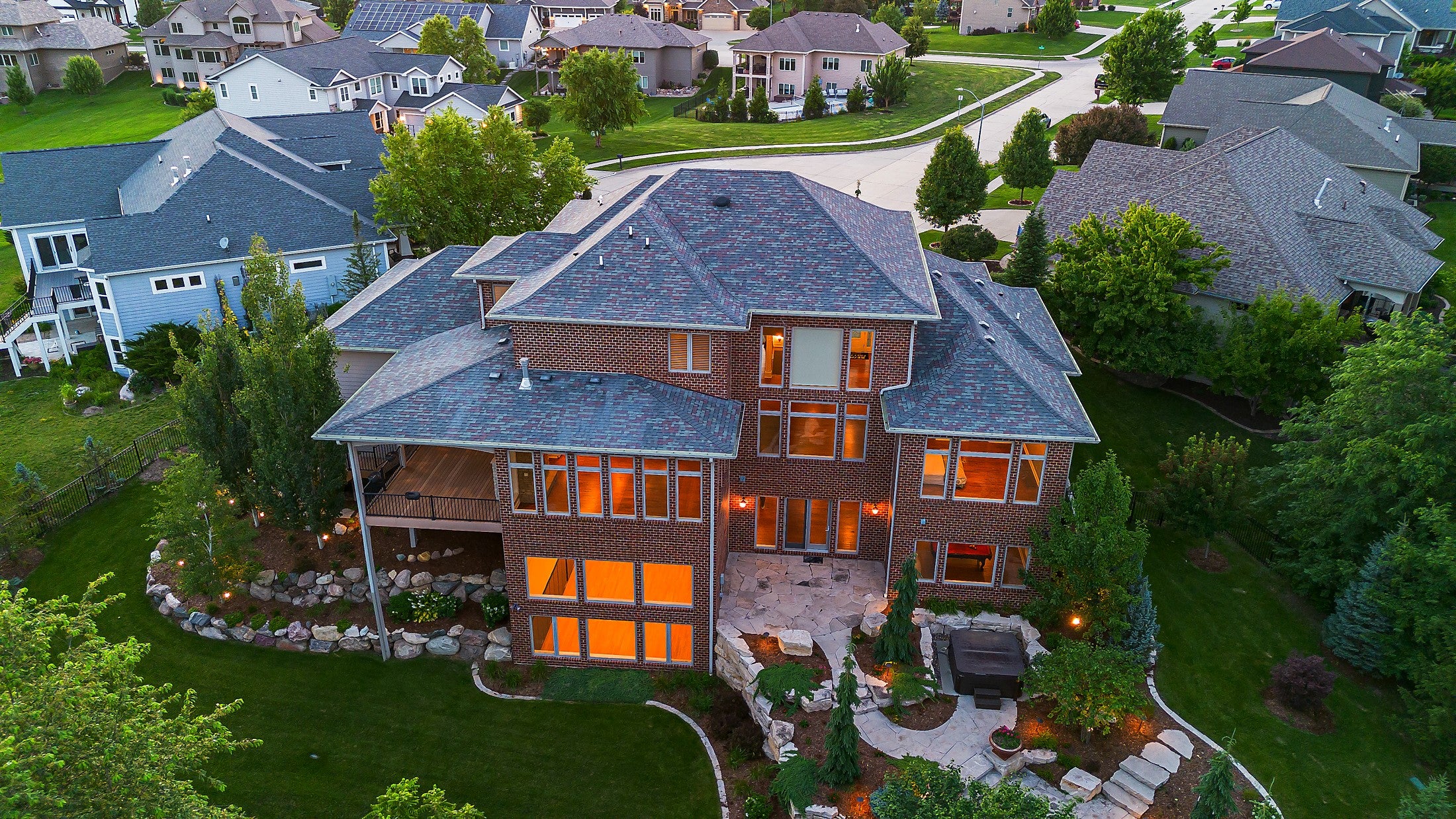 Urbandale, Iowa, 50323, United States, 5 Bedrooms Bedrooms, ,6 BathroomsBathrooms,Residential,Active,2011461