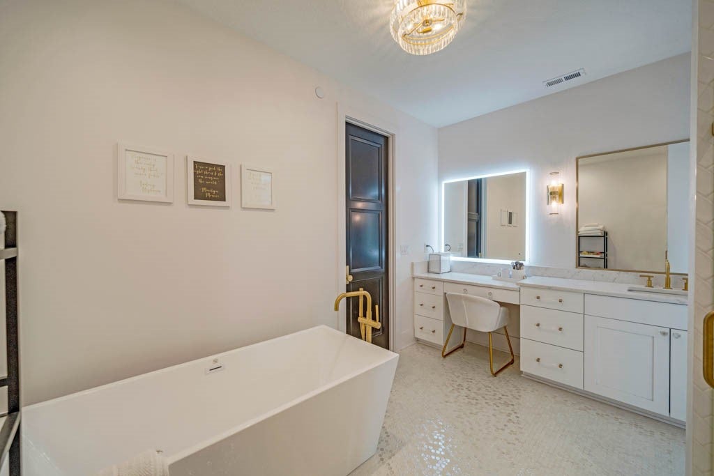 Clive, Iowa, 50325, United States, 5 Bedrooms Bedrooms, ,6 BathroomsBathrooms,Residential,Active,1909646