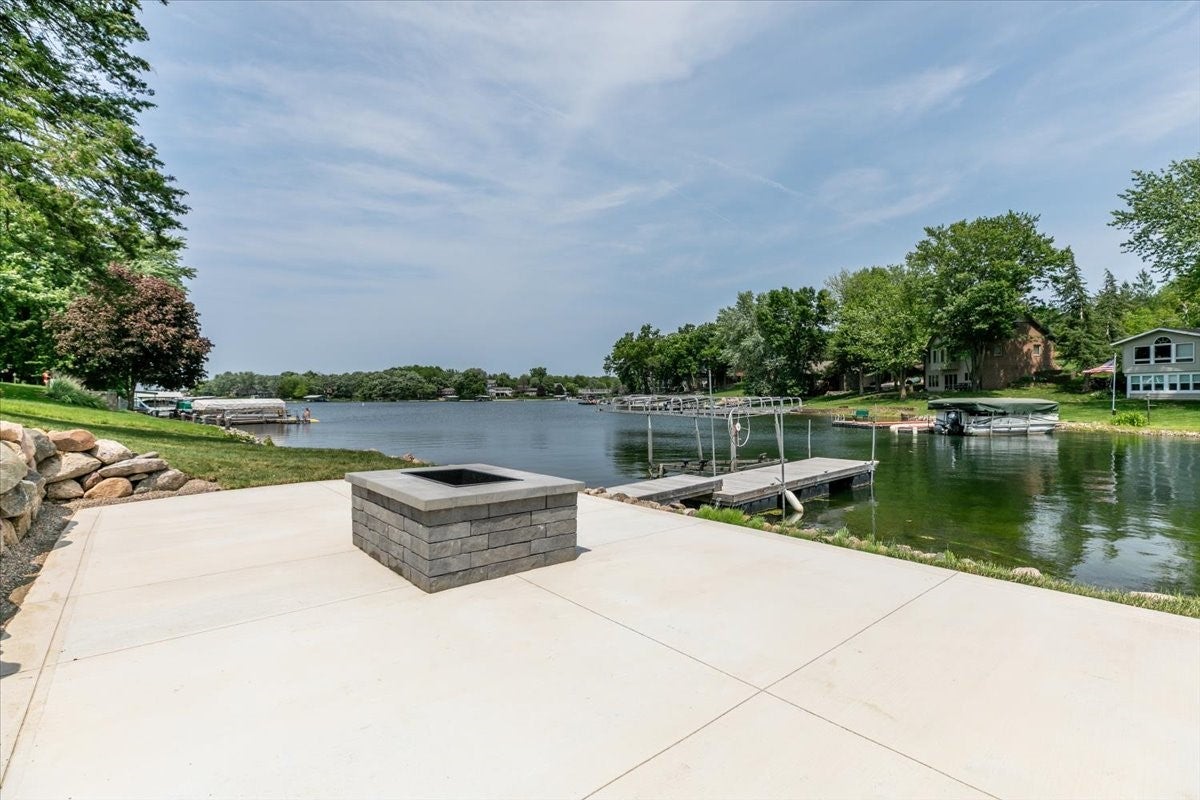 Ellston, Iowa, 50074, United States, 5 Bedrooms Bedrooms, ,3 BathroomsBathrooms,Residential,Active,1742141