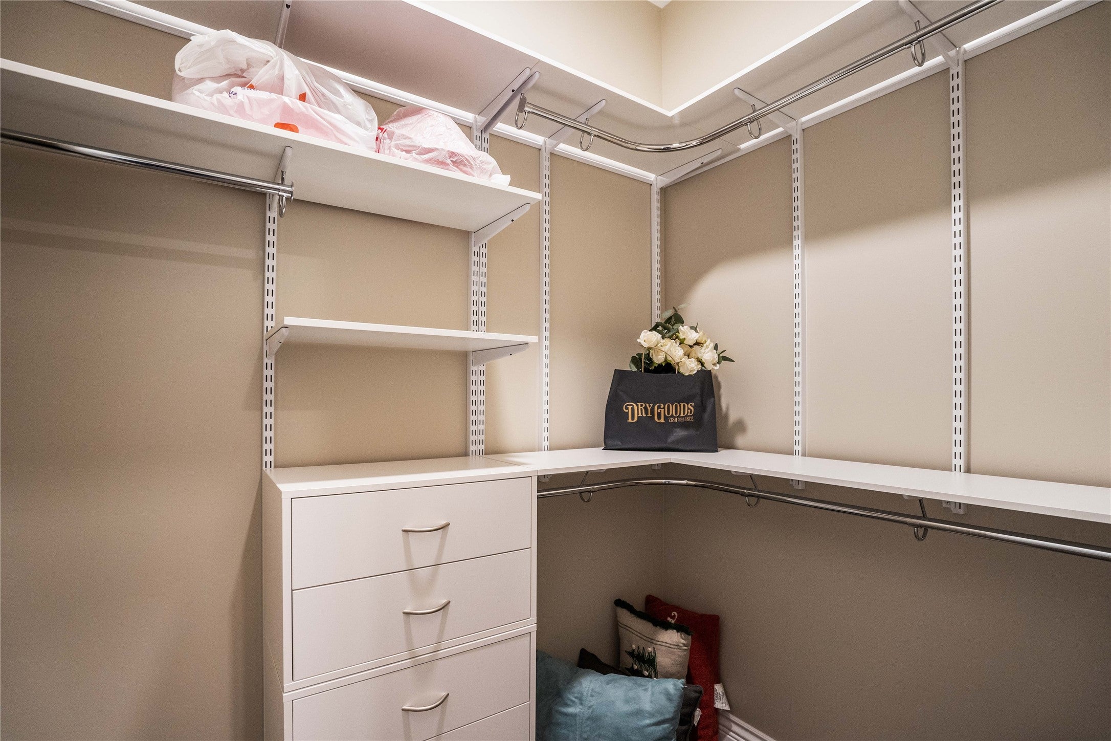 Urbandale, Iowa, 50323, United States, 2 Bedrooms Bedrooms, ,3 BathroomsBathrooms,Residential,Active,1973363