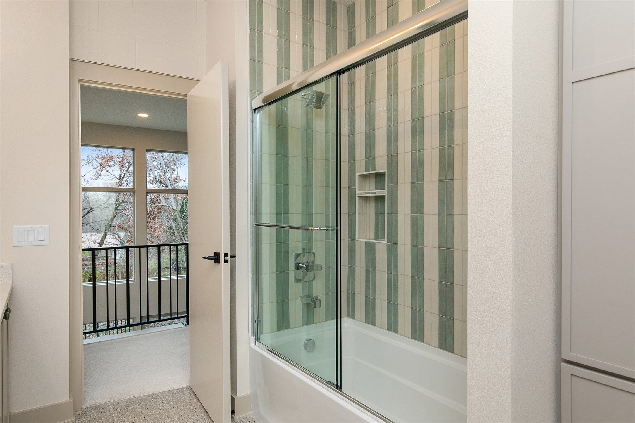 Ankeny, Iowa, 50023, United States, 5 Bedrooms Bedrooms, ,4 BathroomsBathrooms,Residential,Active,1998590