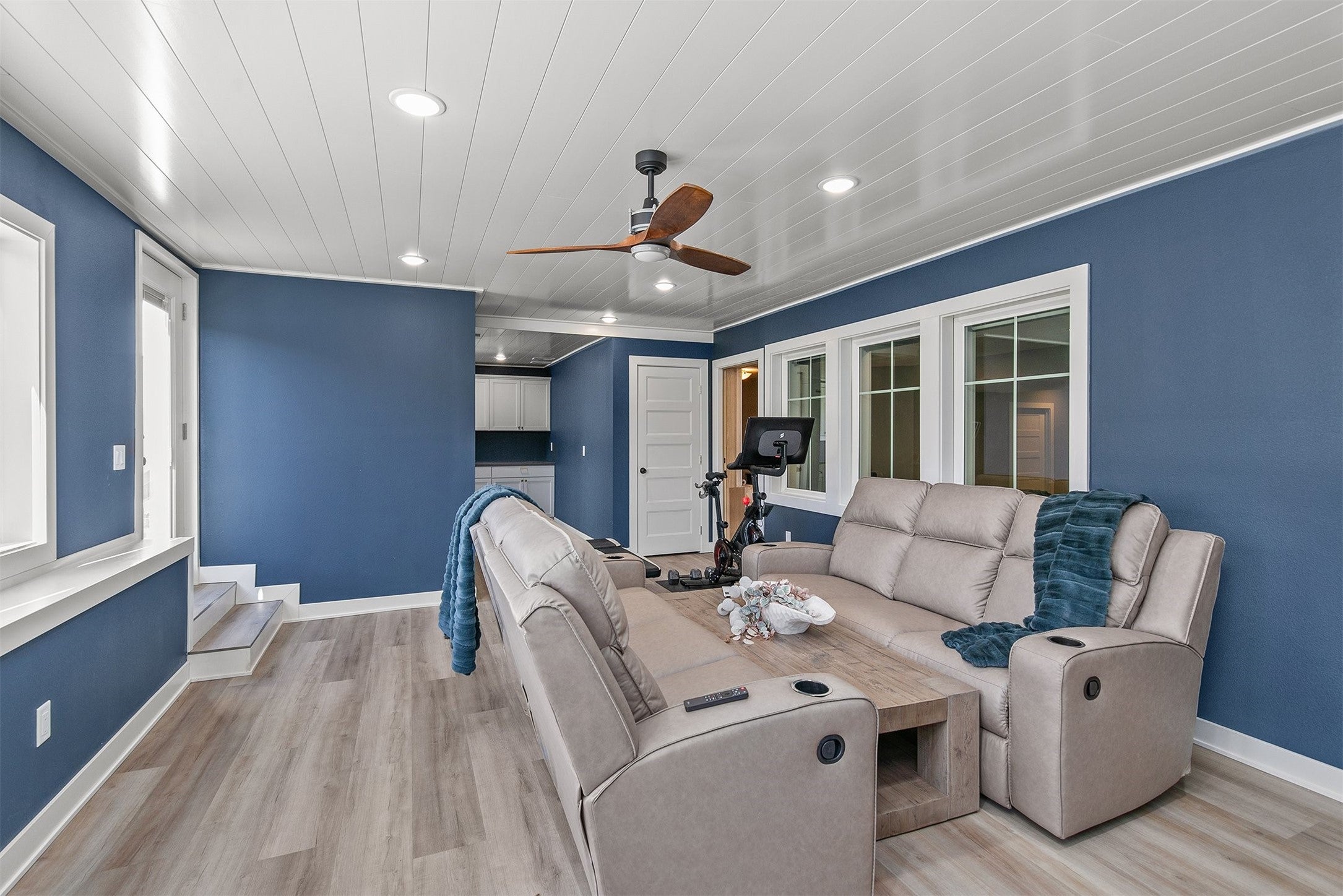 Clive, Iowa, 50325, United States, 5 Bedrooms Bedrooms, ,6 BathroomsBathrooms,Residential,Active,1993639