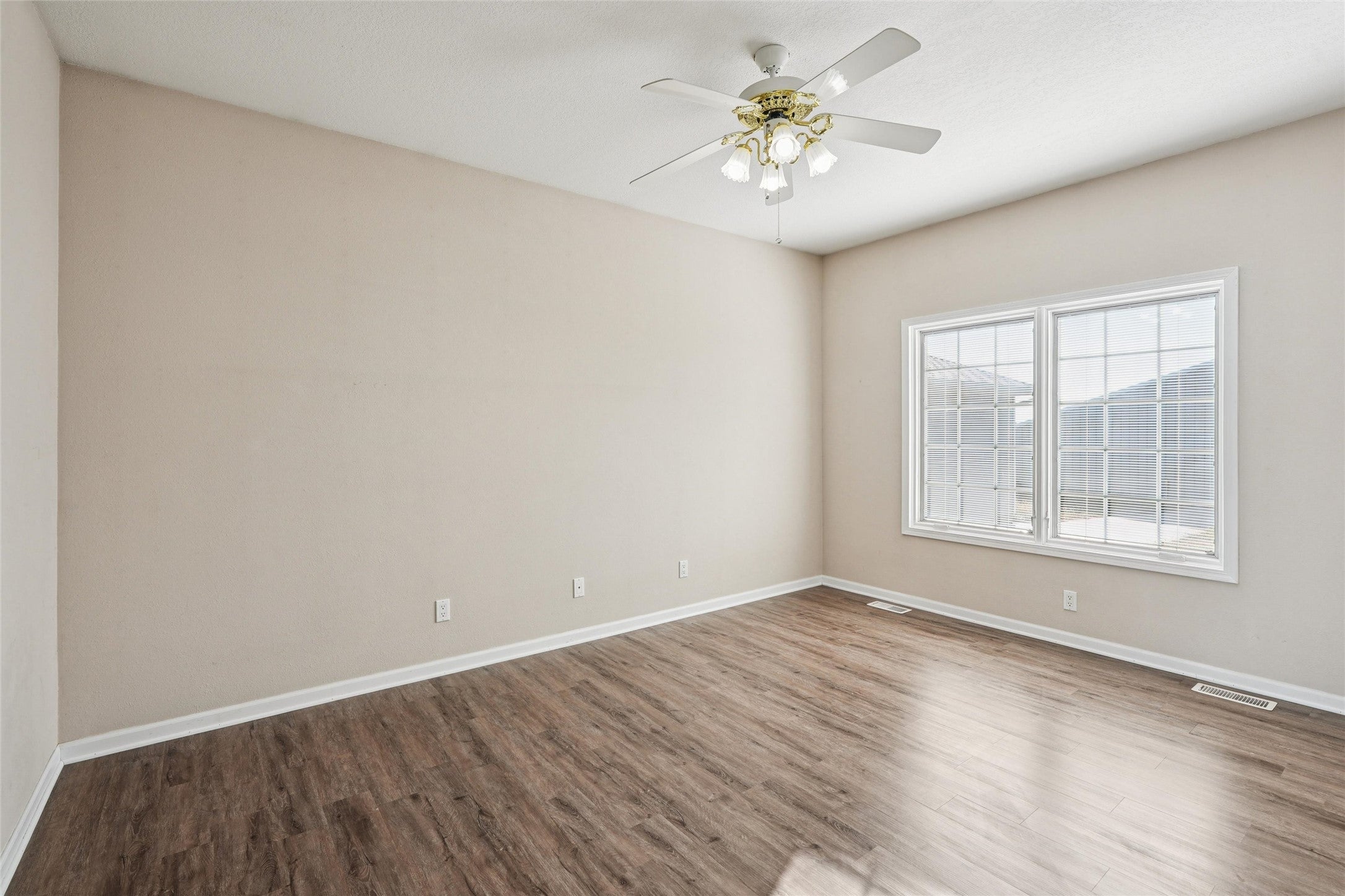 Granger, Iowa, 50109, United States, 3 Bedrooms Bedrooms, ,3 BathroomsBathrooms,Residential,Active,1968368