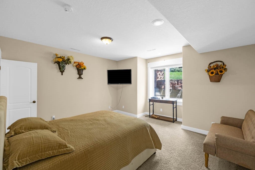 Ames, Iowa, 50014, United States, 6 Bedrooms Bedrooms, ,6 BathroomsBathrooms,Residential,Active,2014935