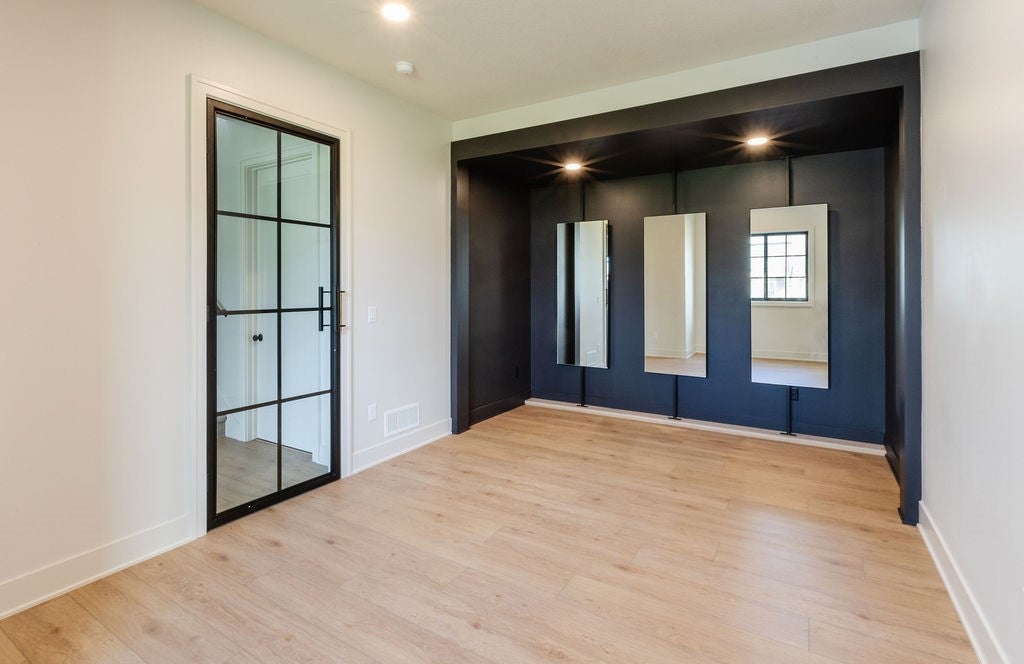 Clive, Iowa, 50325, United States, ,4 BathroomsBathrooms,Residential,Active,1769870