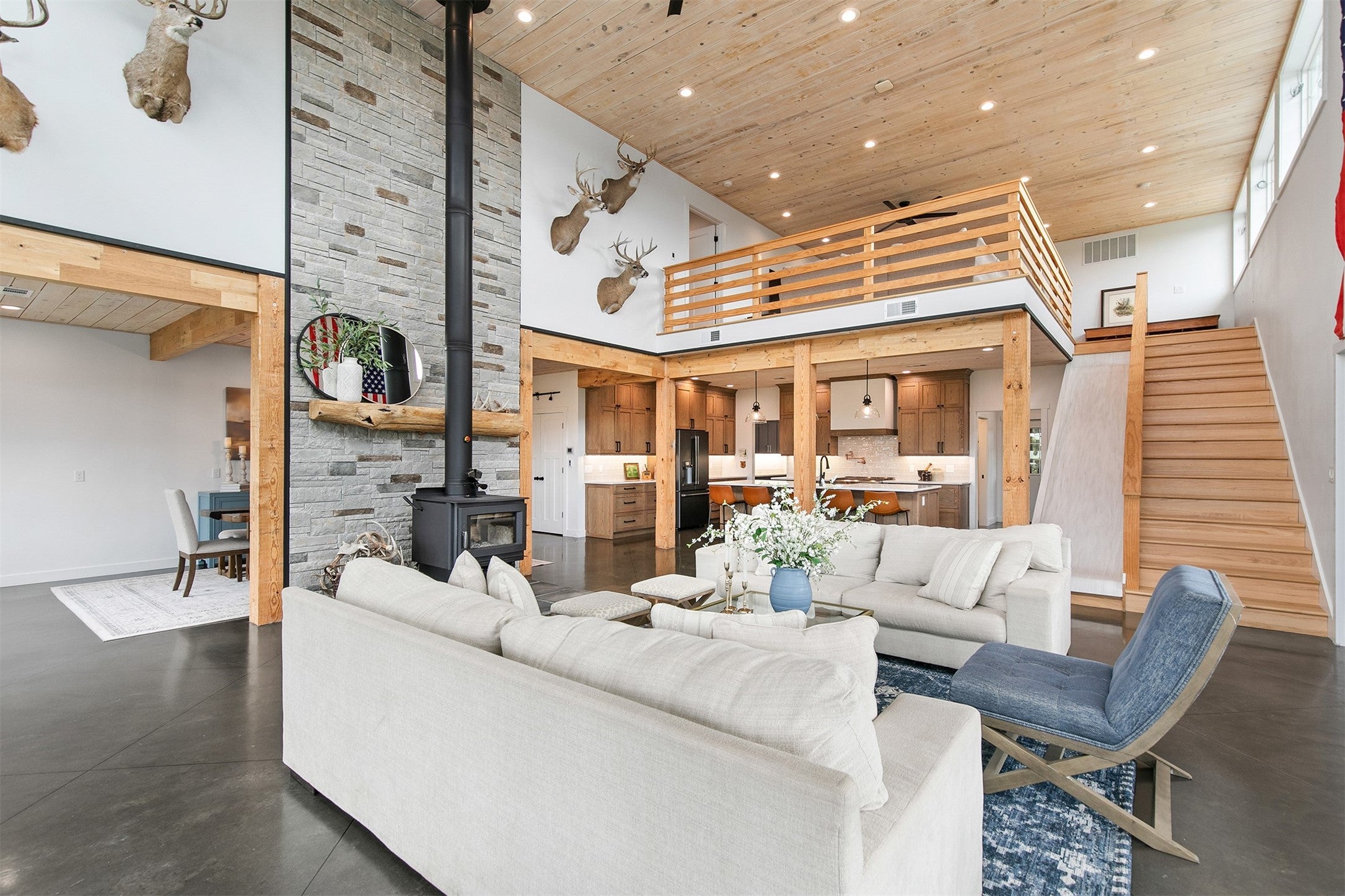 Winterset, Iowa, 50273, United States, 5 Bedrooms Bedrooms, ,5 BathroomsBathrooms,Residential,Active,1952277