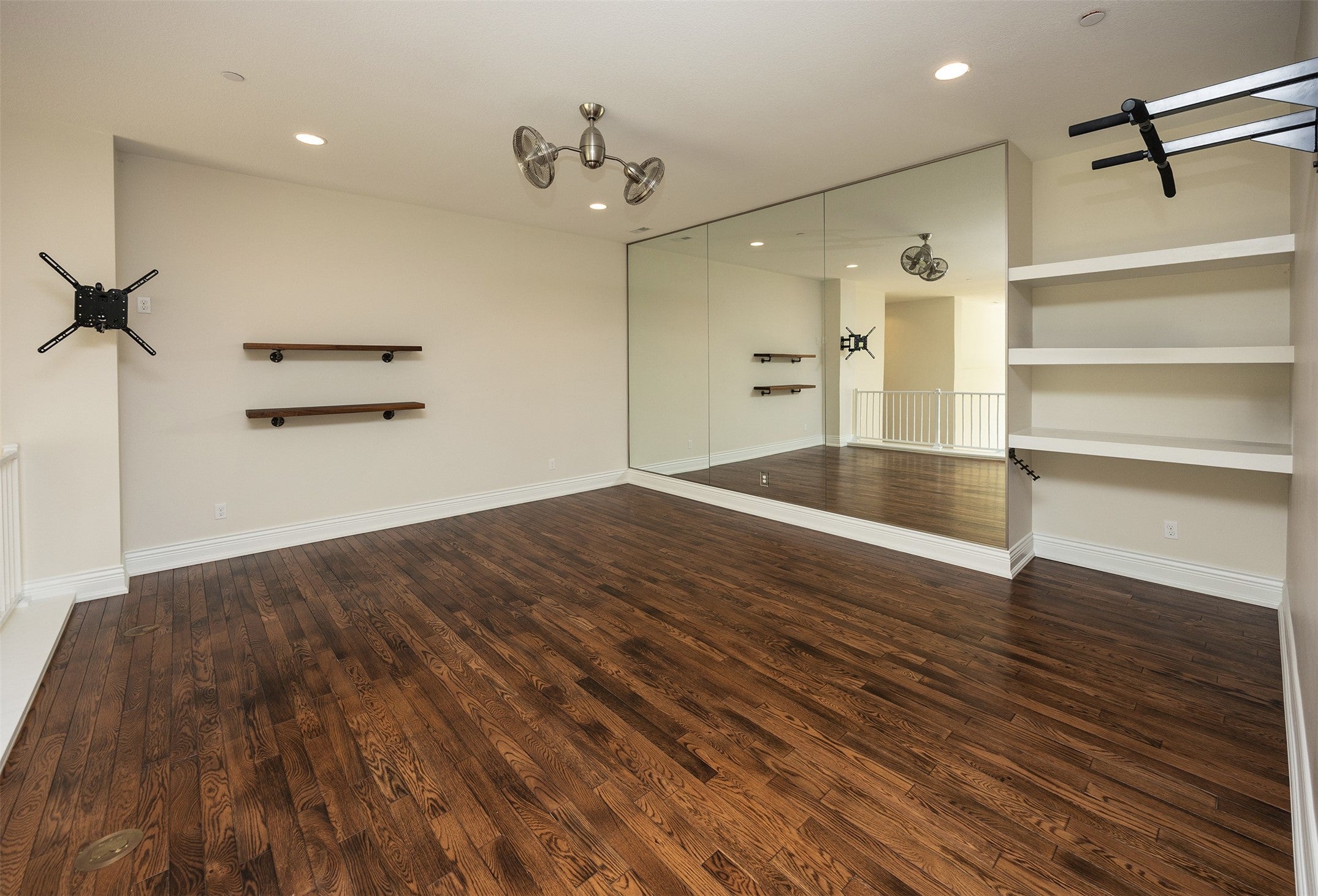 Urbandale, Iowa, 50323, United States, 5 Bedrooms Bedrooms, ,6 BathroomsBathrooms,Residential,Active,1876873