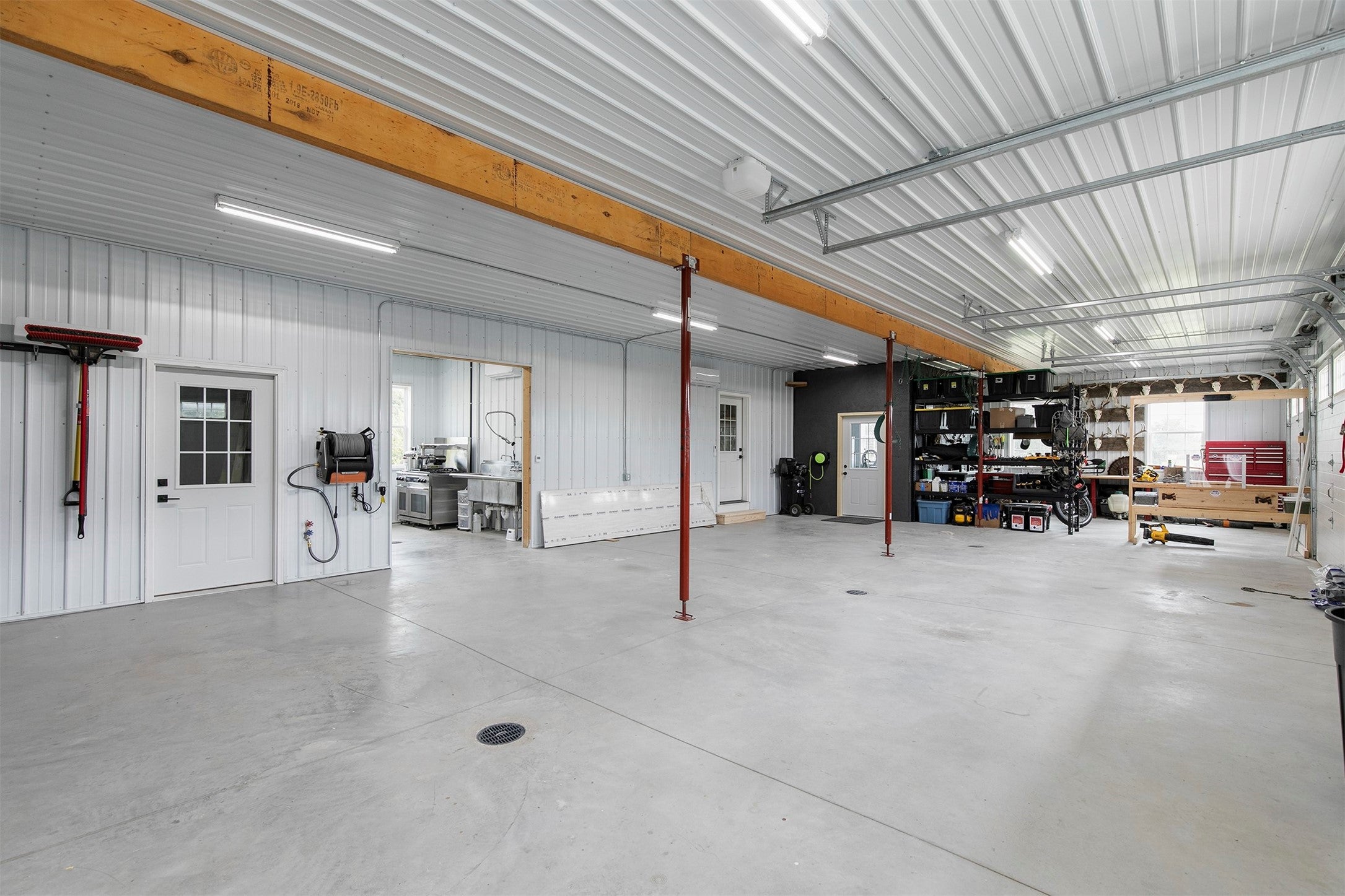 Winterset, Iowa, 50273, United States, 5 Bedrooms Bedrooms, ,5 BathroomsBathrooms,Residential,Active,1952277