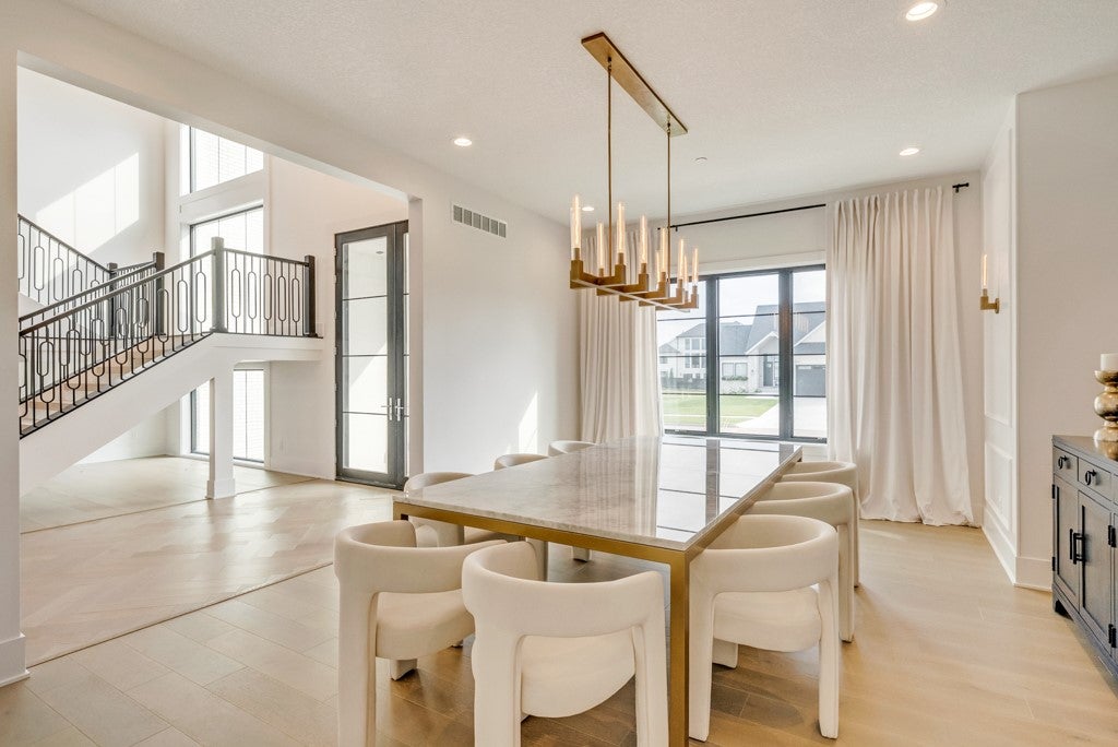 Clive, Iowa, 50325, United States, 5 Bedrooms Bedrooms, ,6 BathroomsBathrooms,Residential,Active,1909646