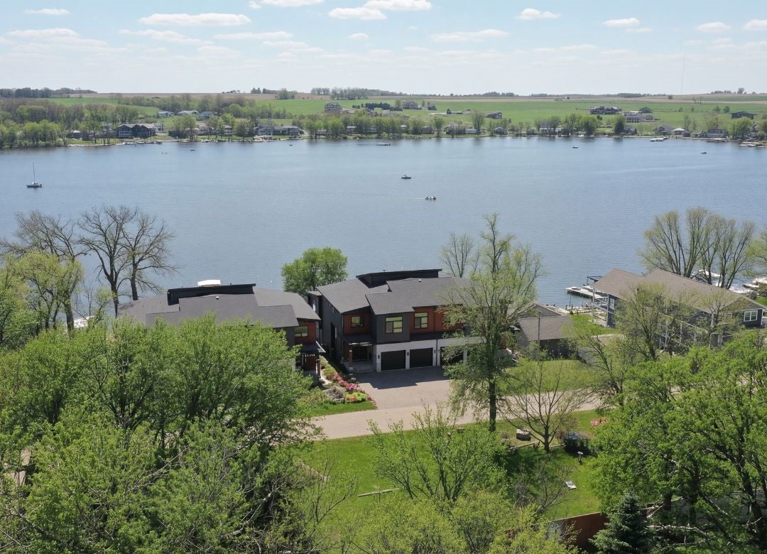 Spirit Lake, Iowa, 51360, United States, 7 Bedrooms Bedrooms, ,6 BathroomsBathrooms,Residential,Active,2007135