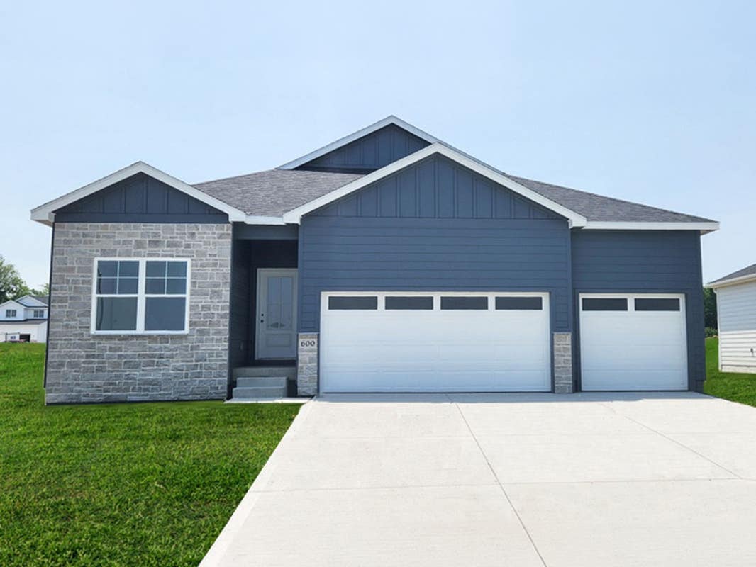 595 NW CONCORD Ln  