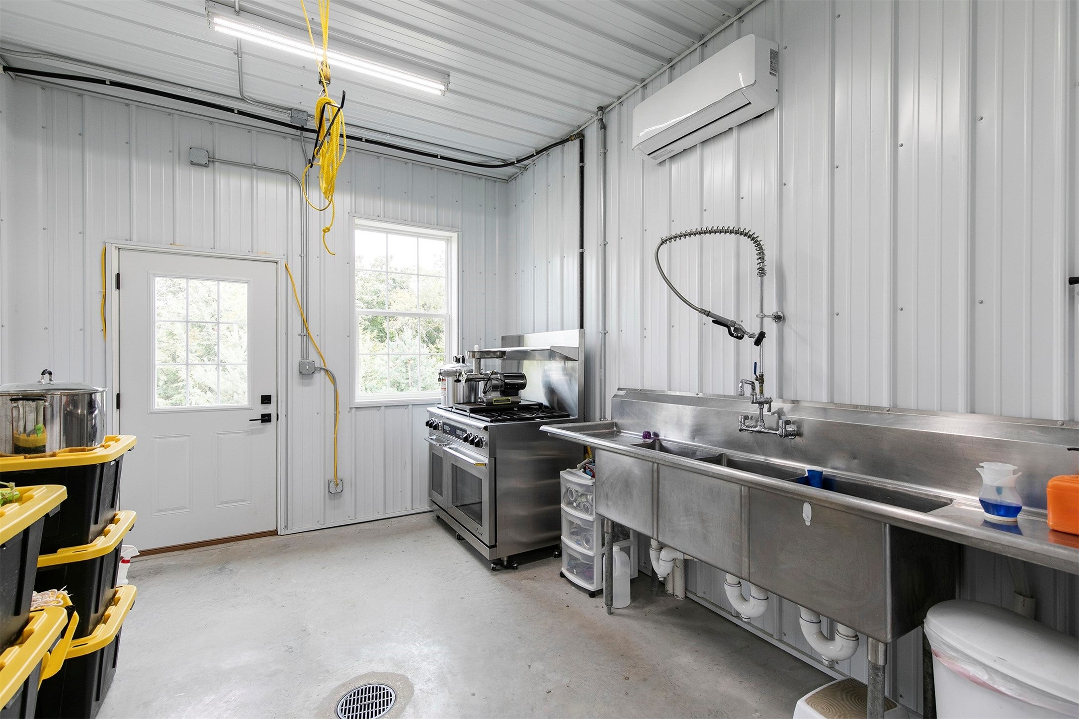 Winterset, Iowa, 50273, United States, 5 Bedrooms Bedrooms, ,5 BathroomsBathrooms,Residential,Active,1952277