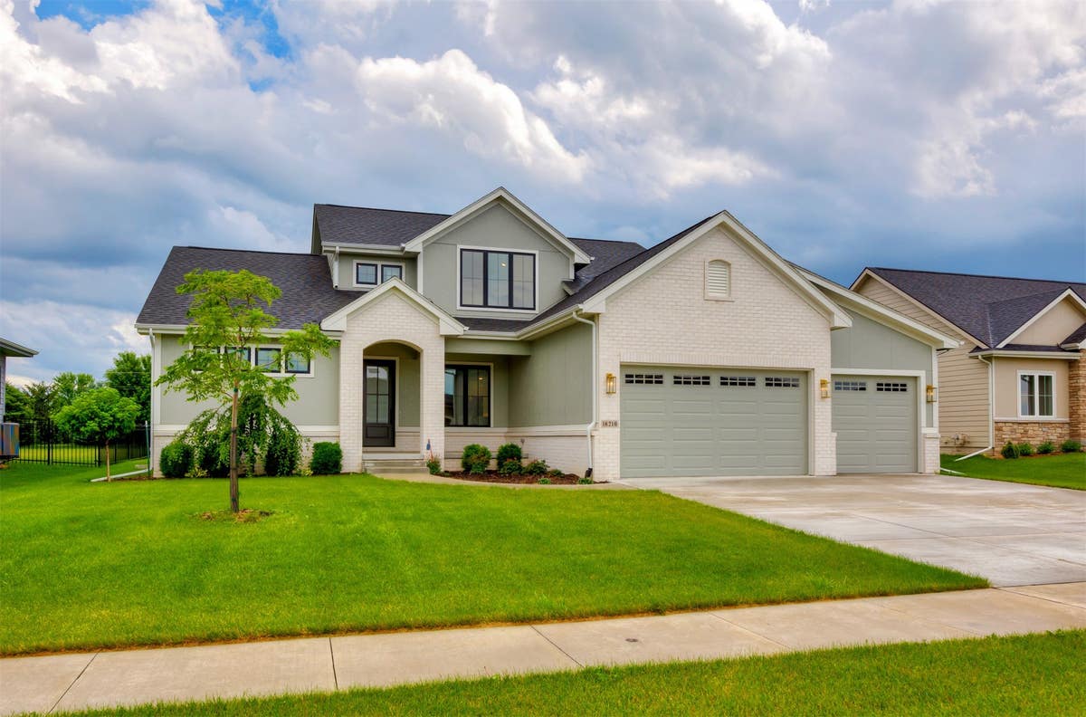 16210 GOODMAN DR, URBANDALE, IA 50323 | RE/MAX