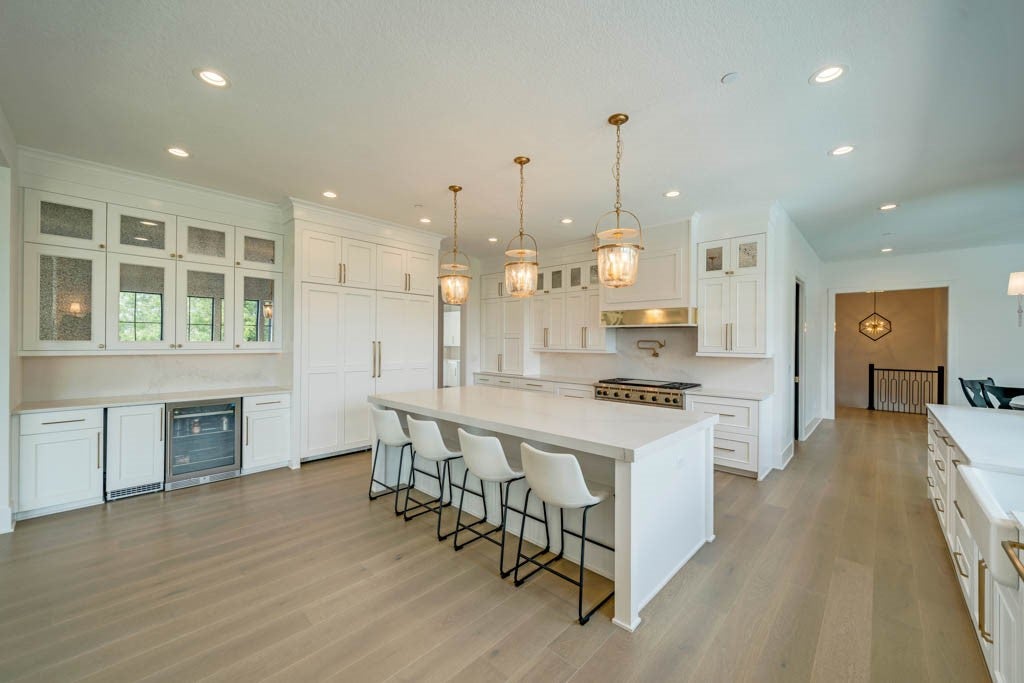 Clive, Iowa, 50325, United States, 5 Bedrooms Bedrooms, ,6 BathroomsBathrooms,Residential,Active,1909646