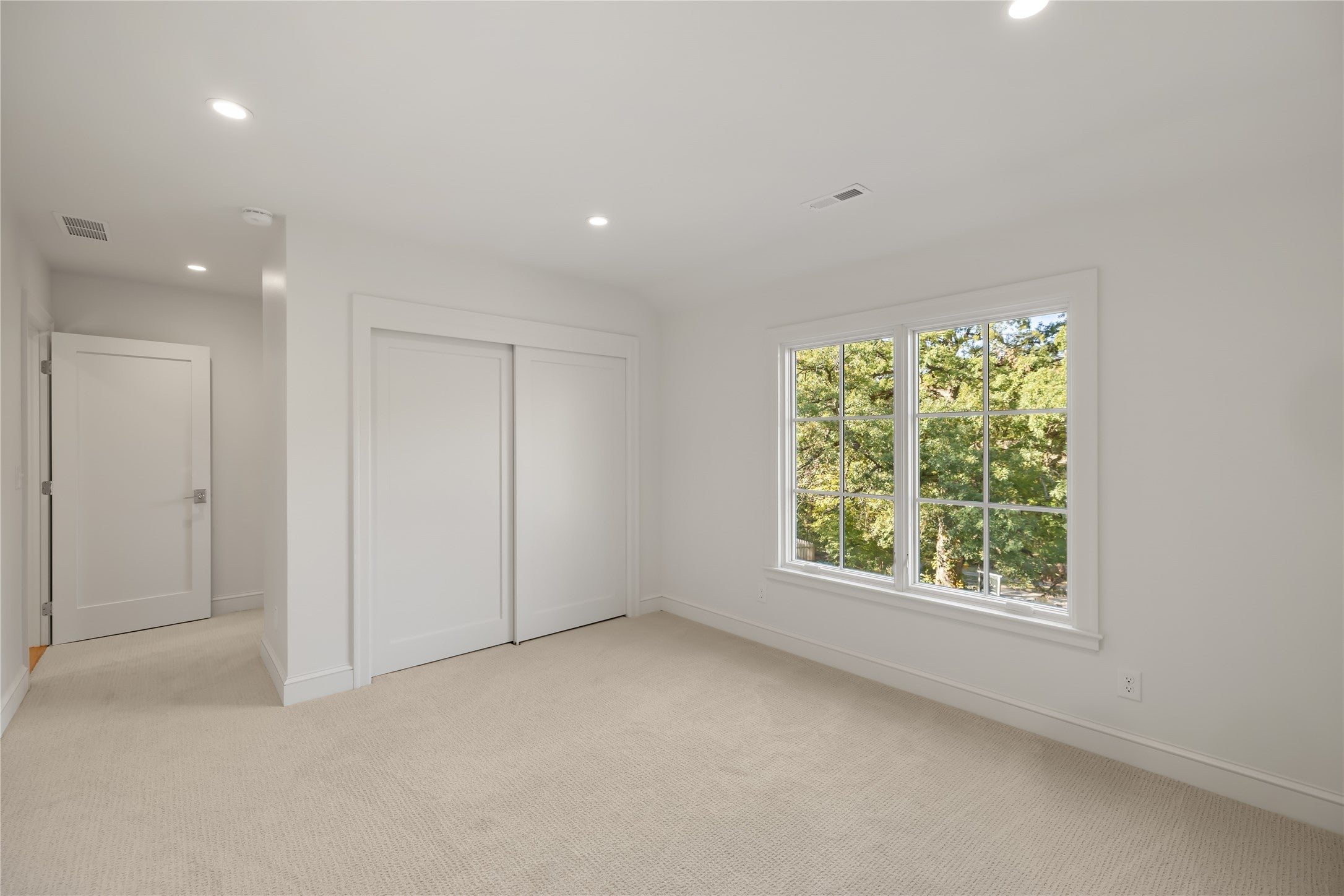 Des Moines, Iowa, 50312, United States, 5 Bedrooms Bedrooms, ,6 BathroomsBathrooms,Residential,Active,1963392