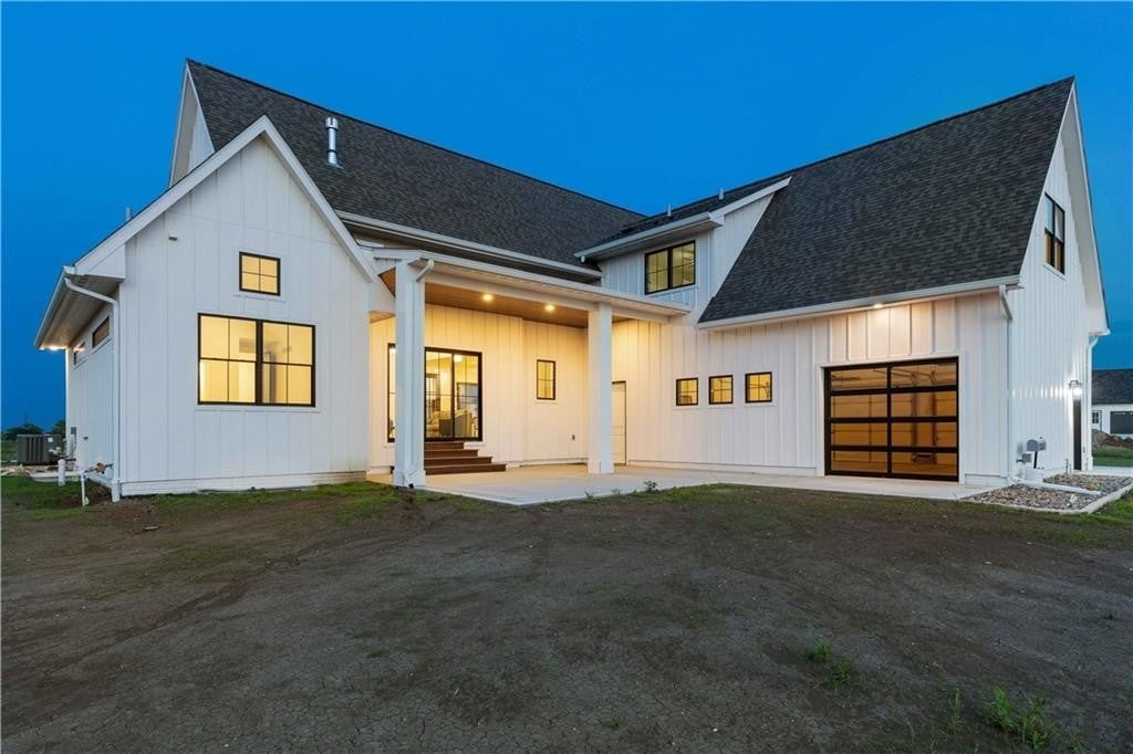 Winterset, Iowa, 50273, United States, 5 Bedrooms Bedrooms, ,5 BathroomsBathrooms,Residential,Active,1704545