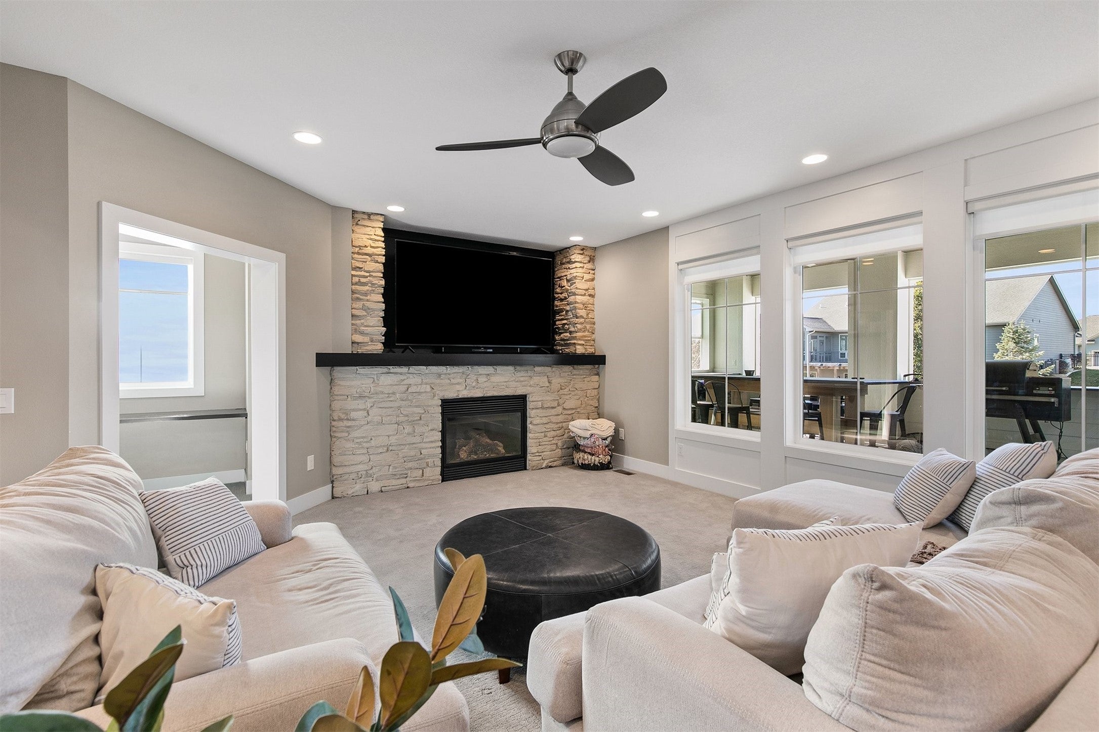 Clive, Iowa, 50325, United States, 5 Bedrooms Bedrooms, ,6 BathroomsBathrooms,Residential,Active,1993639