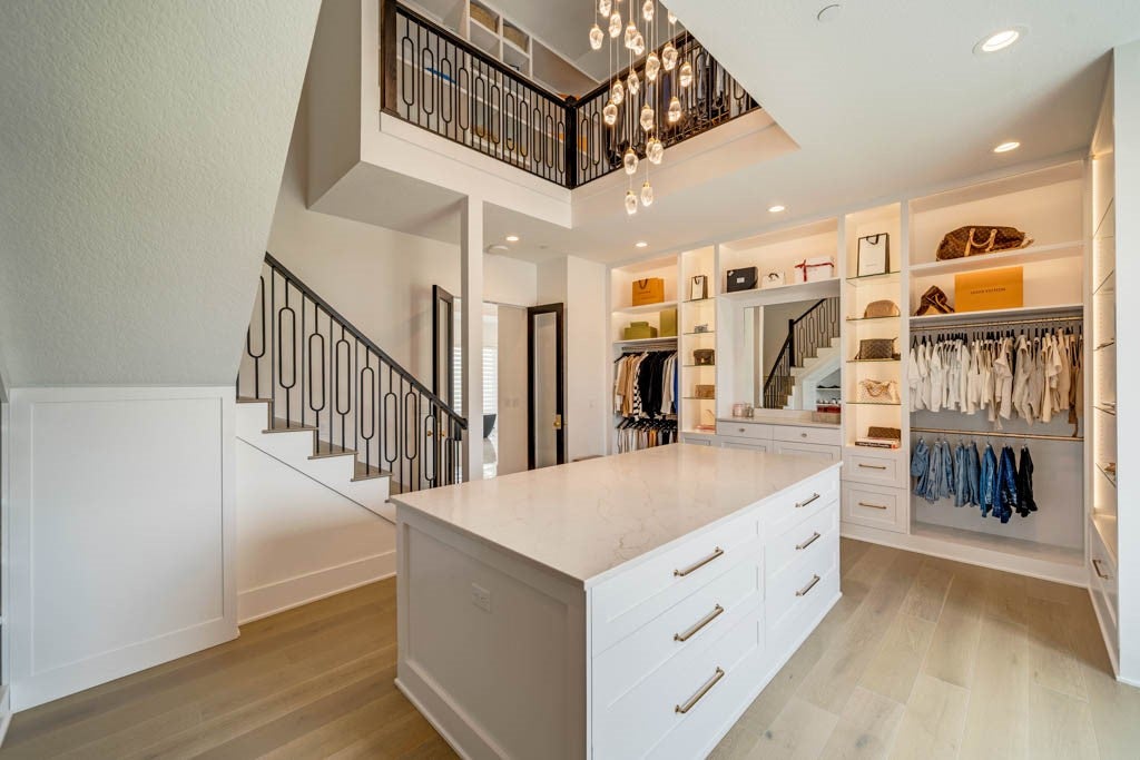 Clive, Iowa, 50325, United States, 5 Bedrooms Bedrooms, ,6 BathroomsBathrooms,Residential,Active,1909646