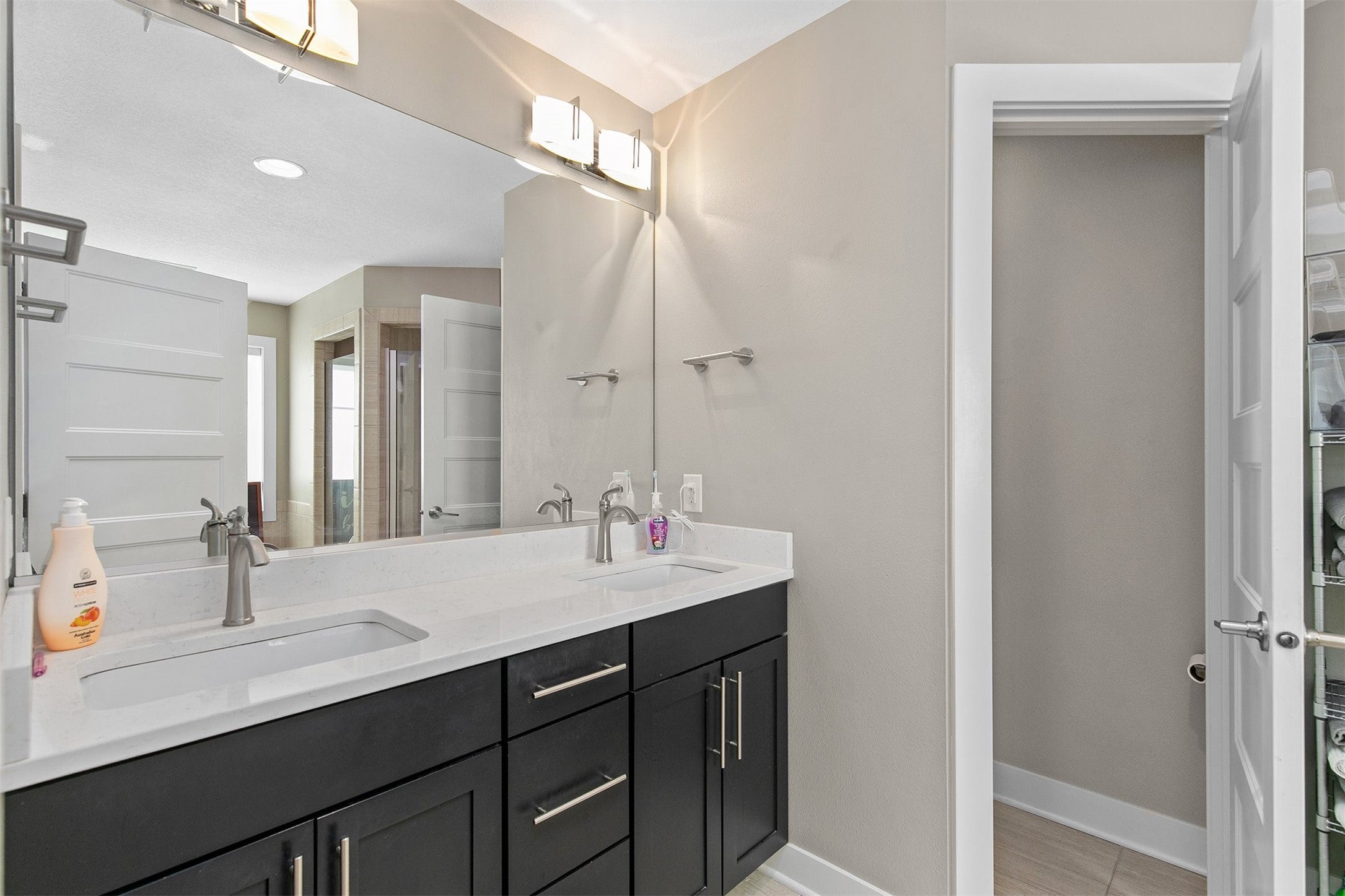 Clive, Iowa, 50325, United States, 5 Bedrooms Bedrooms, ,6 BathroomsBathrooms,Residential,Active,1993639