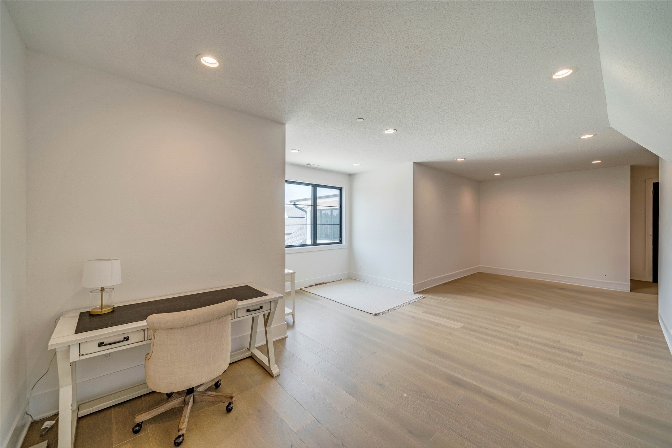 Clive, Iowa, 50325, United States, 5 Bedrooms Bedrooms, ,6 BathroomsBathrooms,Residential,Active,1909646