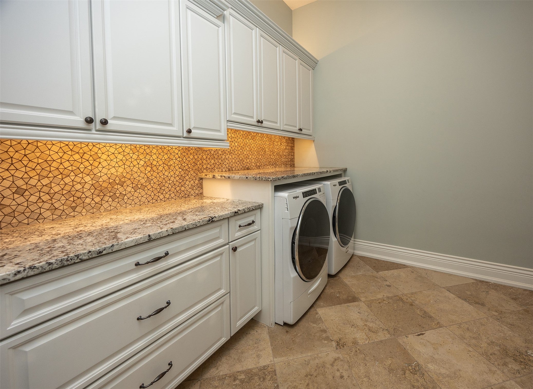 Urbandale, Iowa, 50323, United States, 5 Bedrooms Bedrooms, ,6 BathroomsBathrooms,Residential,Active,1876873