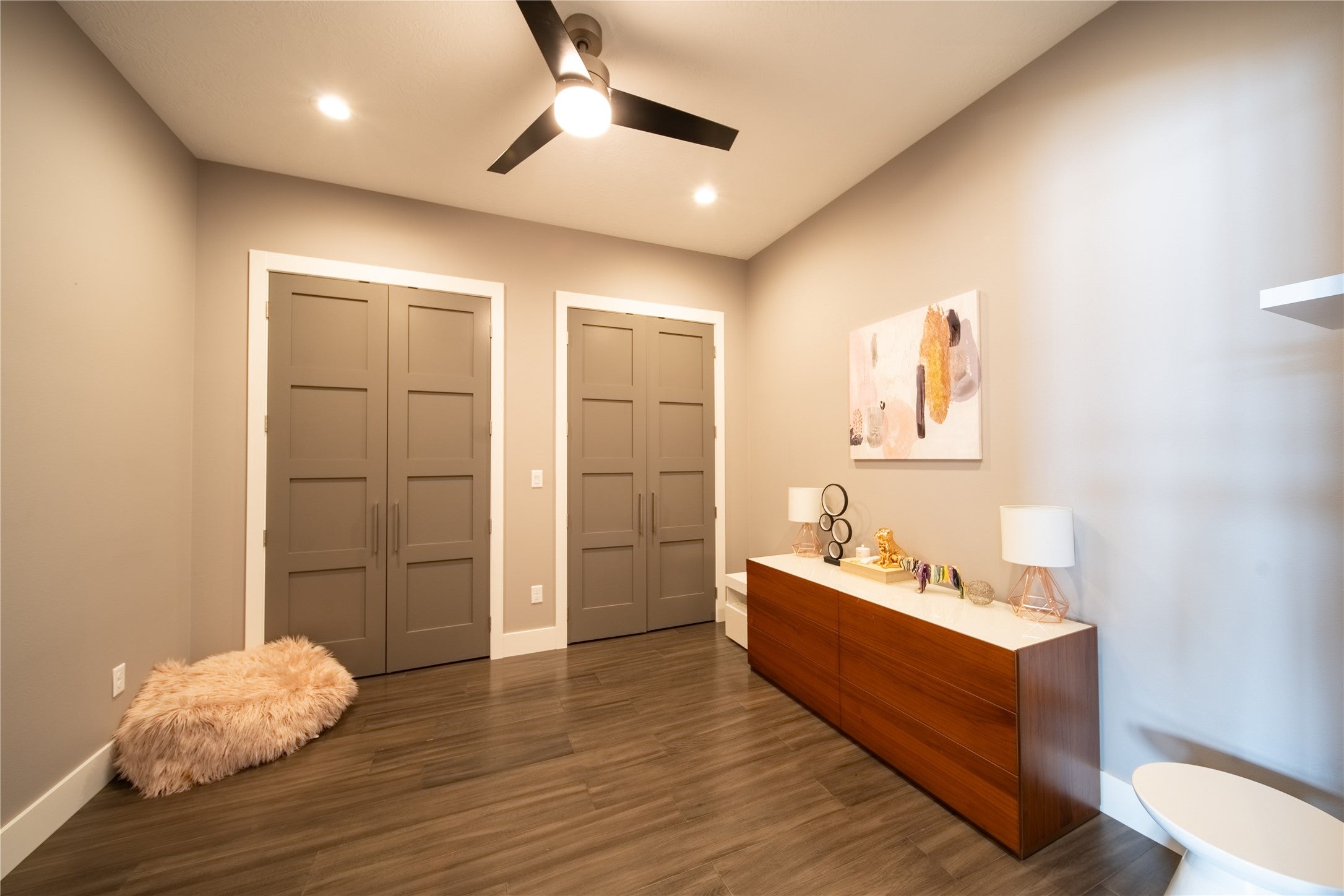 Spirit Lake, Iowa, 51360, United States, 7 Bedrooms Bedrooms, ,6 BathroomsBathrooms,Residential,Active,2007135