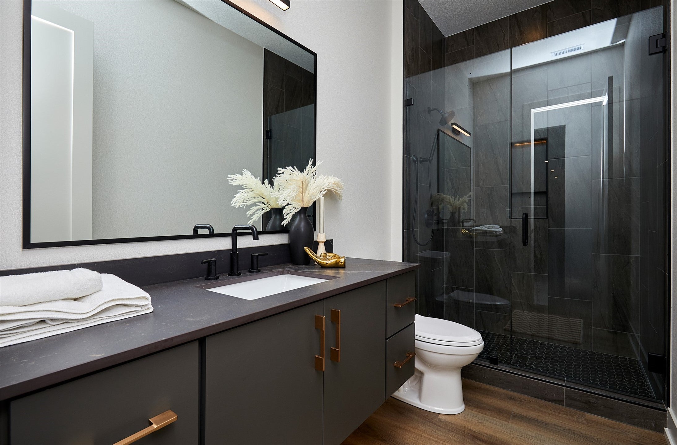 Johnston, Iowa, 50131, United States, 6 Bedrooms Bedrooms, ,3 BathroomsBathrooms,Residential,Active,1943777