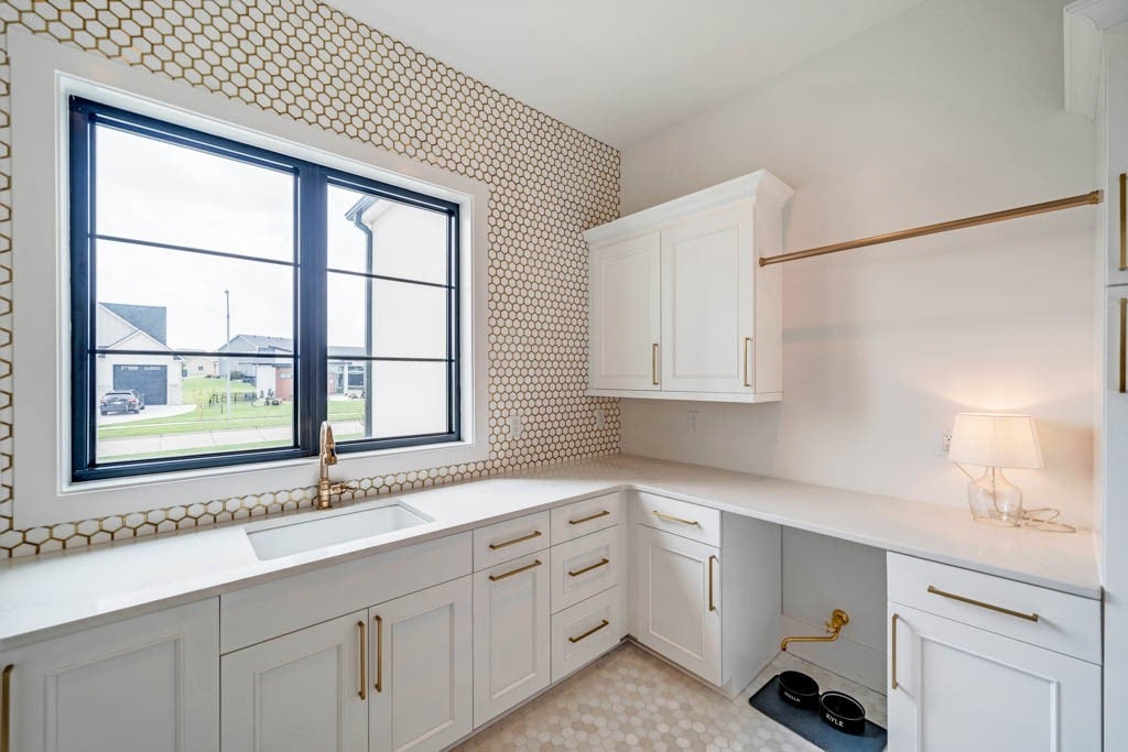 Clive, Iowa, 50325, United States, 5 Bedrooms Bedrooms, ,6 BathroomsBathrooms,Residential,Active,1909646