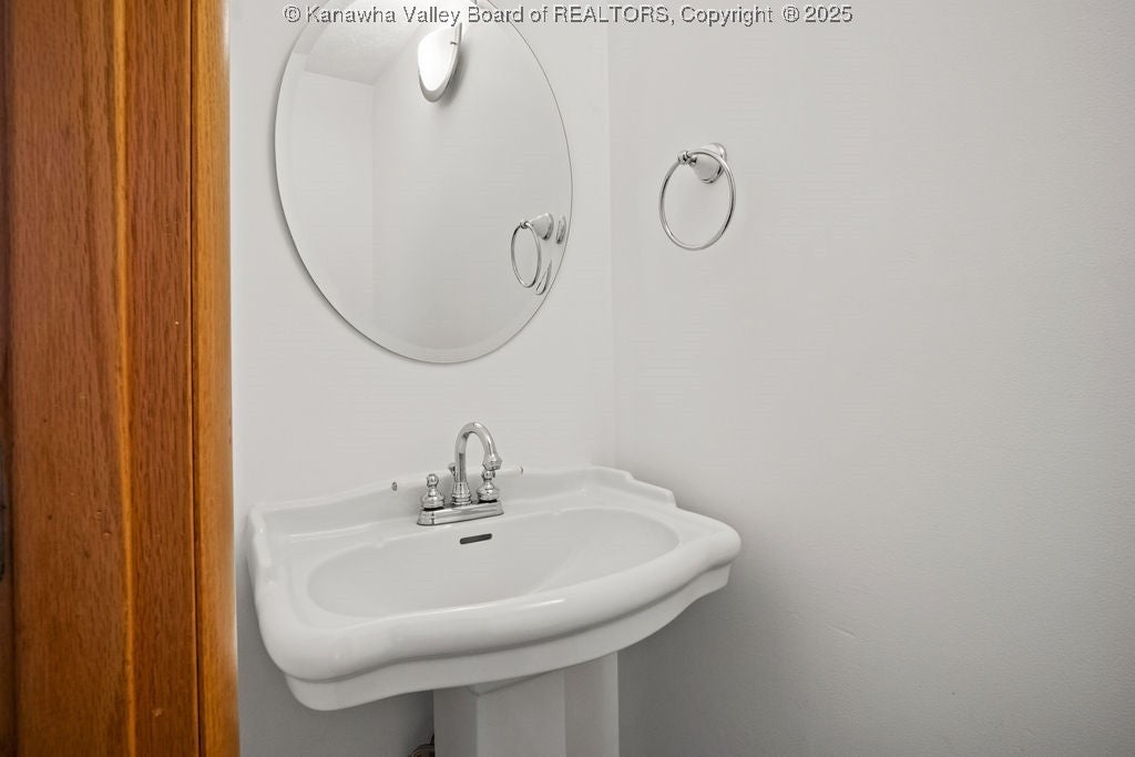 Culloden, West Virginia, 25510, United States, 3 Bedrooms Bedrooms, ,4 BathroomsBathrooms,Residential,Active,1972176