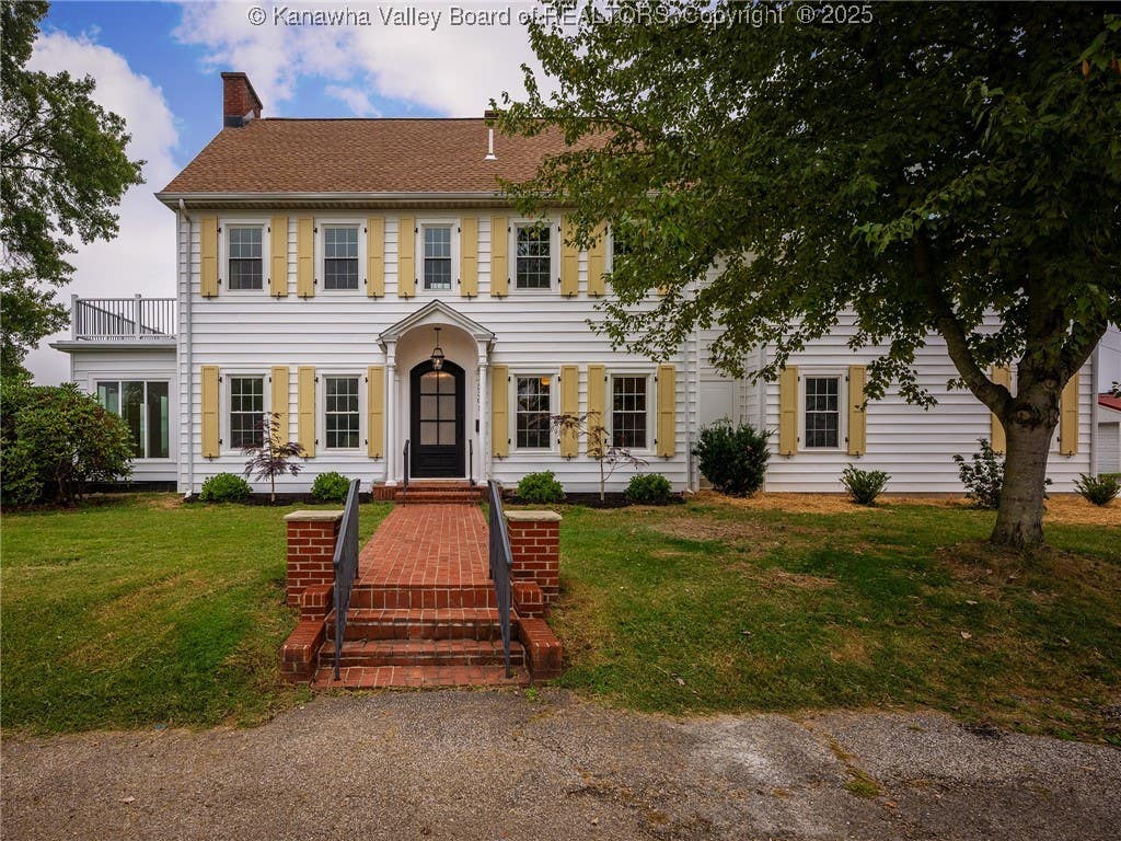 3301 Kanawha Ave SE