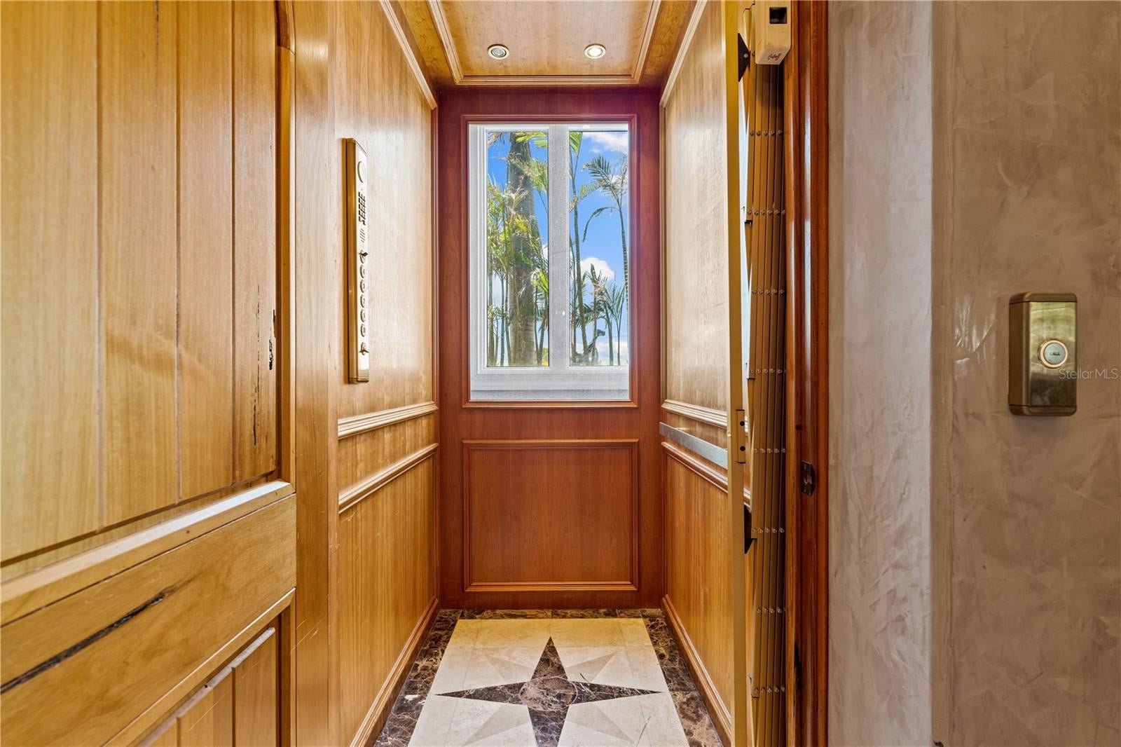 Sarasota, Florida, 34236, United States, 5 Bedrooms Bedrooms, ,6 BathroomsBathrooms,Residential,Active,1834475