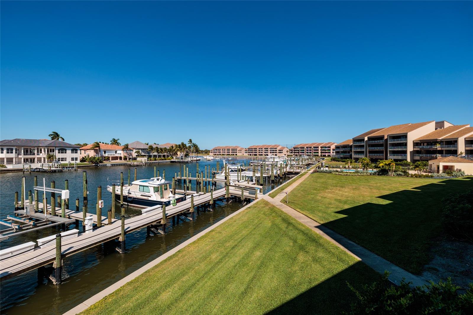 St Petersburg, Florida, 33707, United States, 4 Bedrooms Bedrooms, ,5 BathroomsBathrooms,Residential,Active,1985578