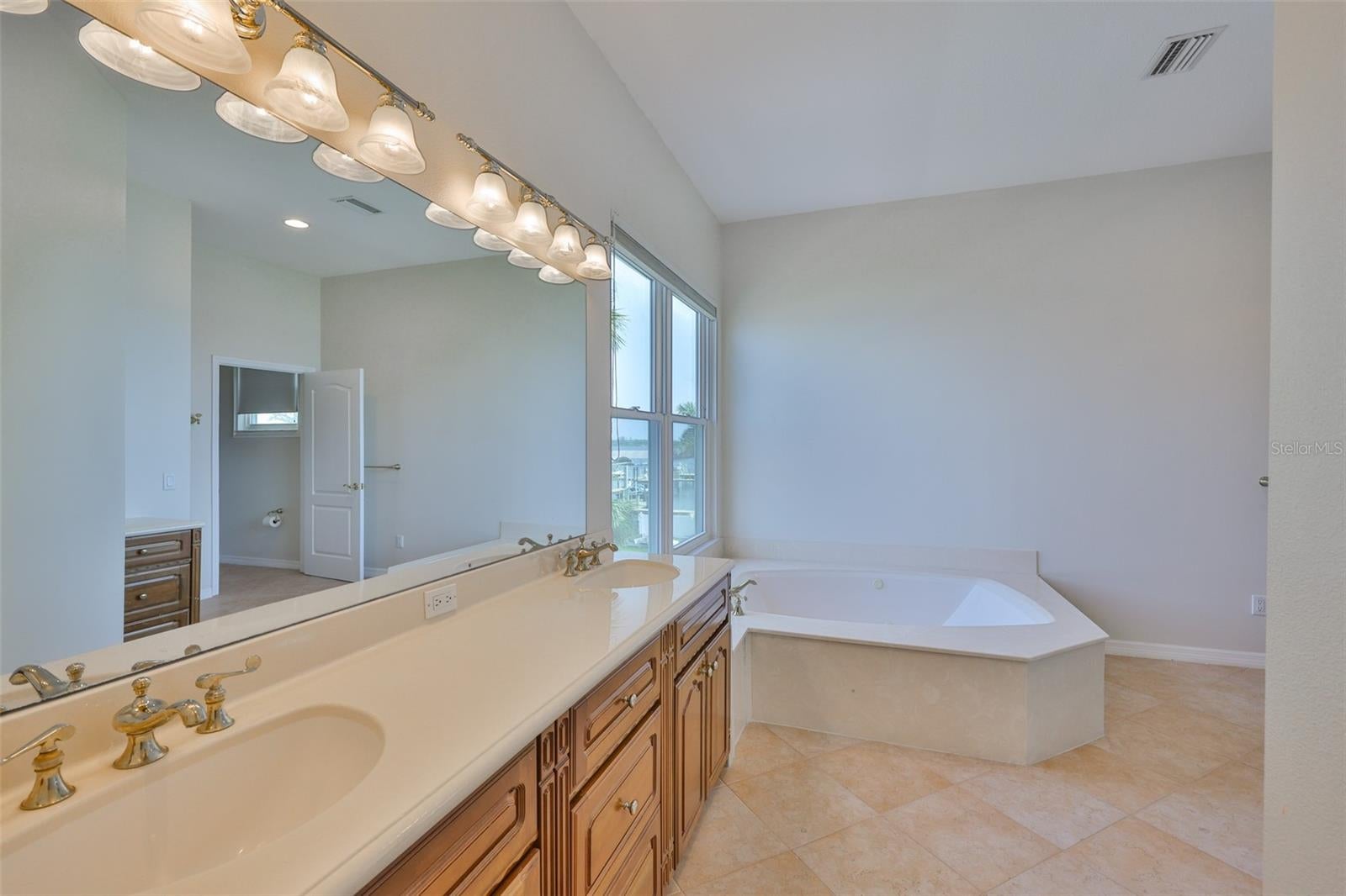 Palmetto, Florida, 34221, United States, 3 Bedrooms Bedrooms, ,3 BathroomsBathrooms,Residential,Active,1990654