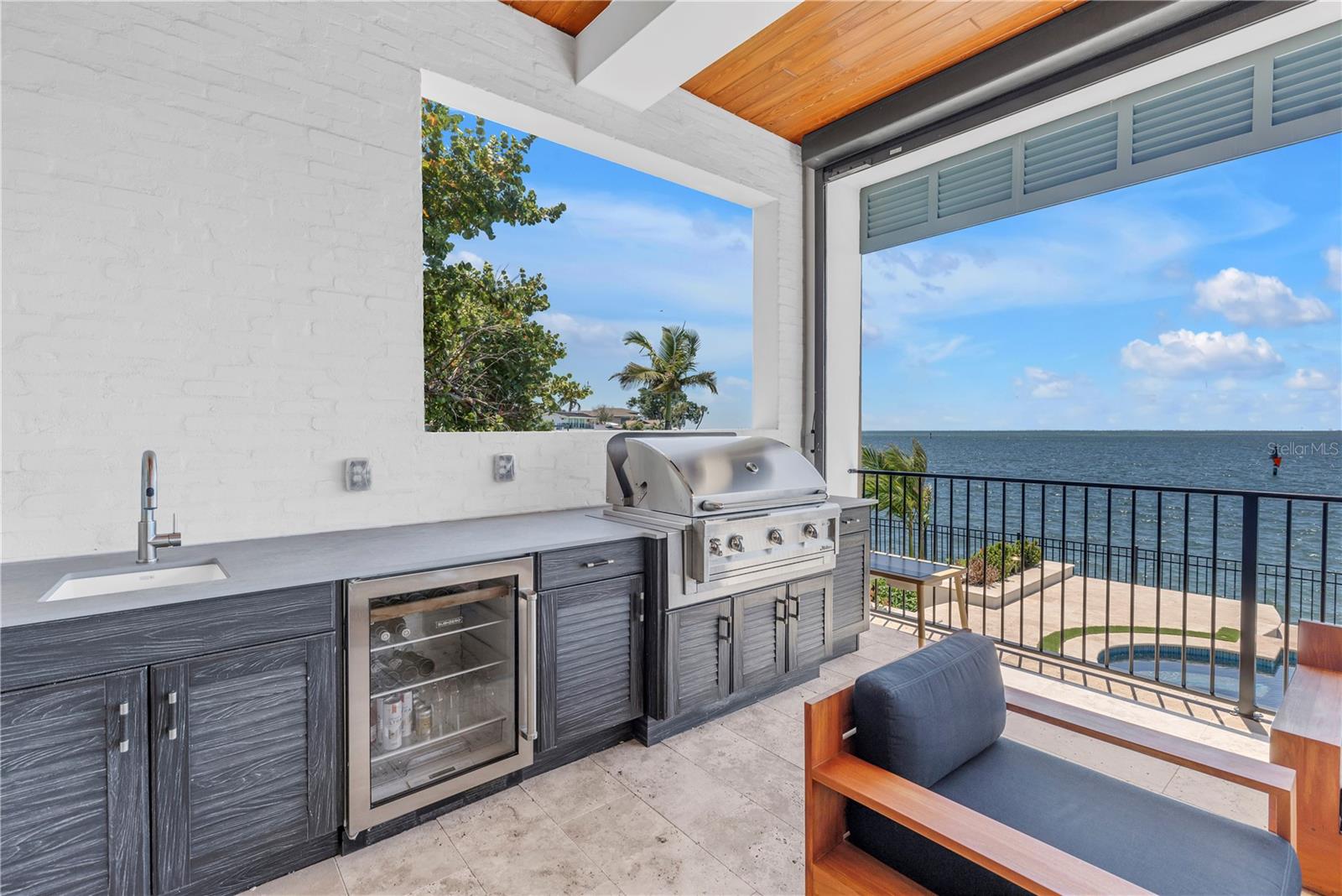 St Petersburg, Florida, 33705, United States, 5 Bedrooms Bedrooms, ,4 BathroomsBathrooms,Residential,Pending,2045504