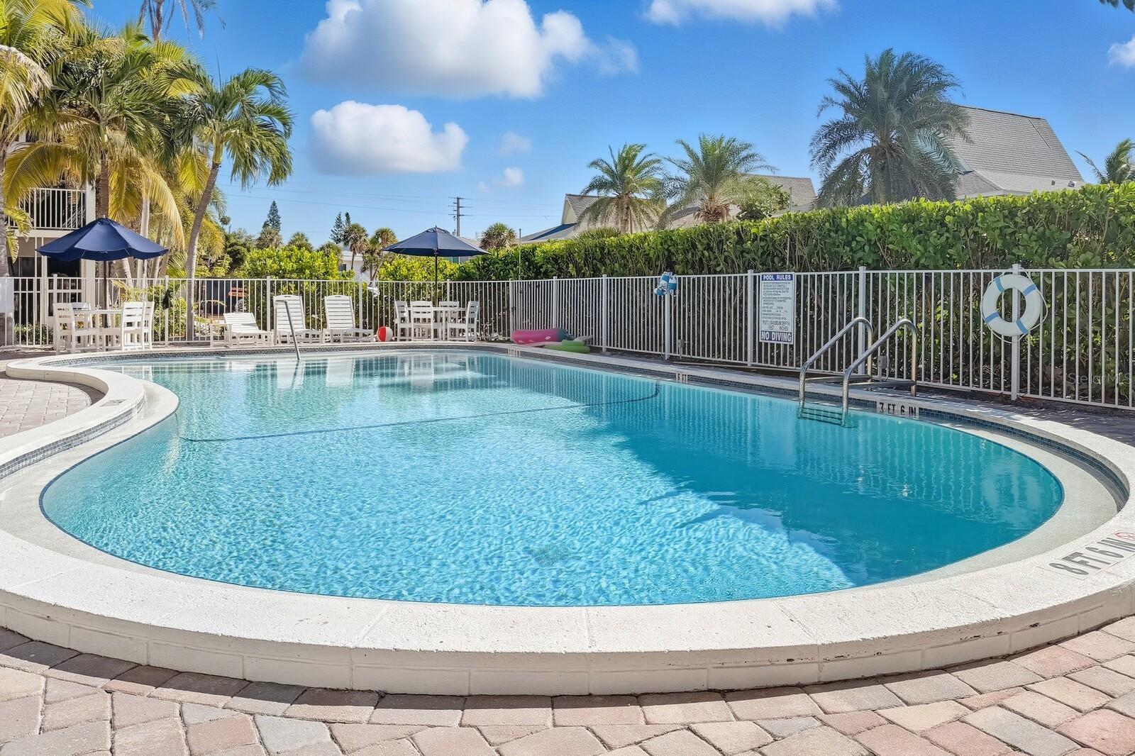 Holmes Beach, Florida, 34217, United States, 1 Bedroom Bedrooms, ,1 BathroomBathrooms,Residential,Active,1971768