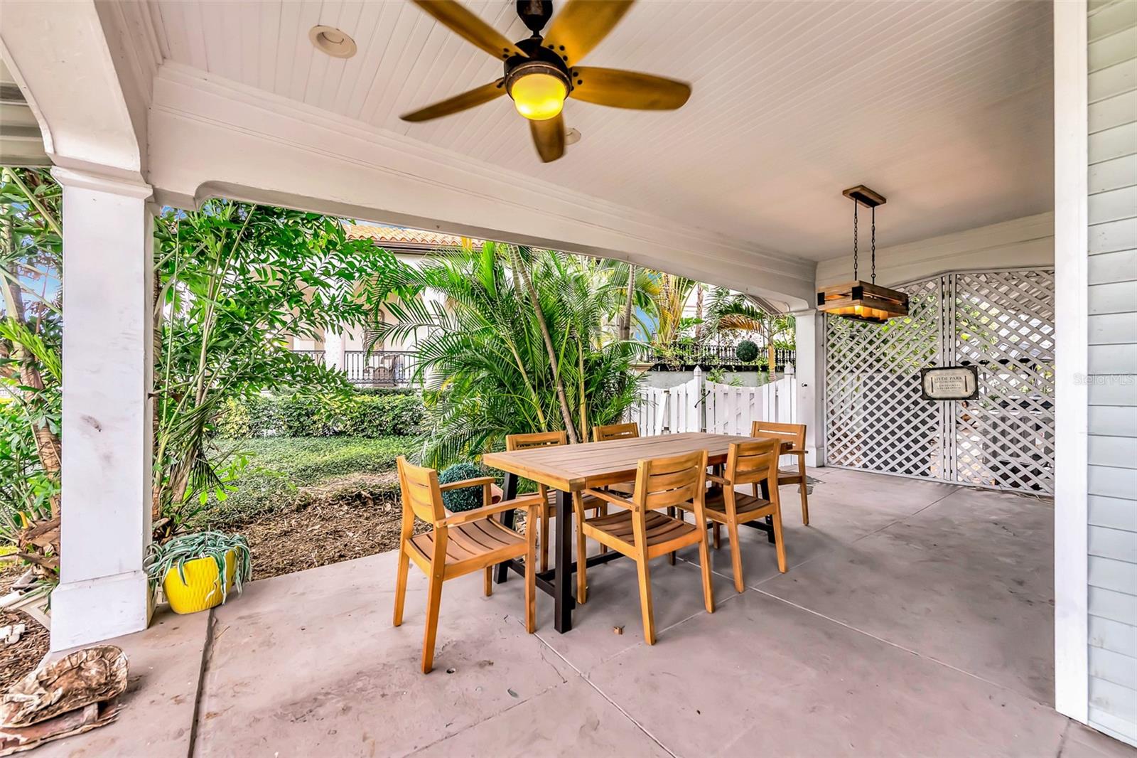 Tampa, Florida, 33606, United States, 4 Bedrooms Bedrooms, ,4 BathroomsBathrooms,Residential,Pending,1987252