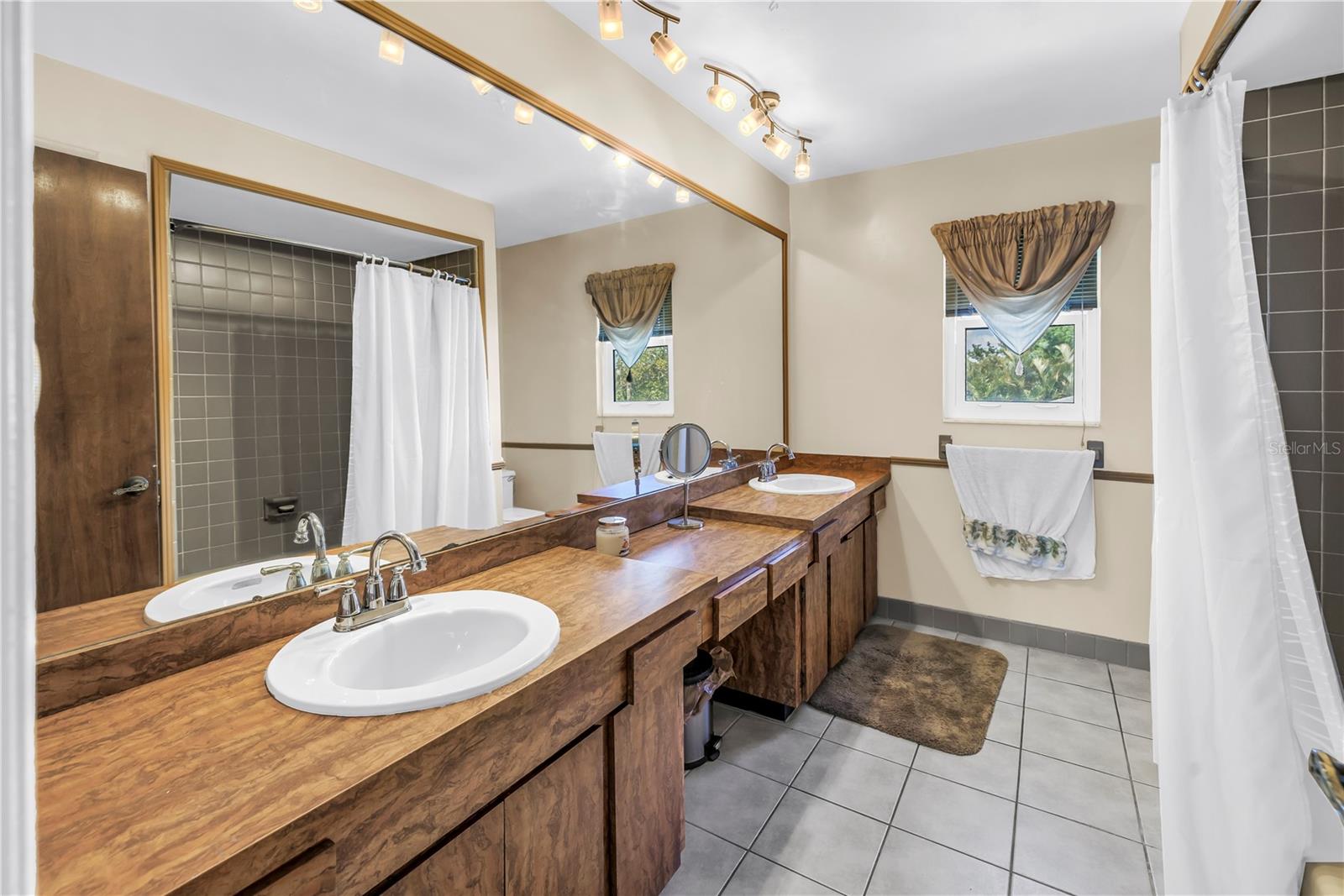St Petersburg, Florida, 33703, United States, 5 Bedrooms Bedrooms, ,3 BathroomsBathrooms,Residential,Active,1824530