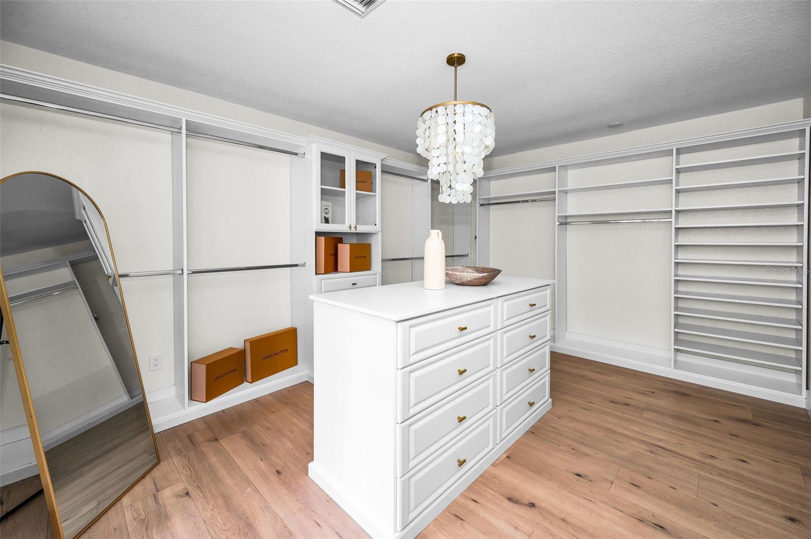 Tampa, Florida, 33609, United States, 4 Bedrooms Bedrooms, ,4 BathroomsBathrooms,Residential,Active,1880304