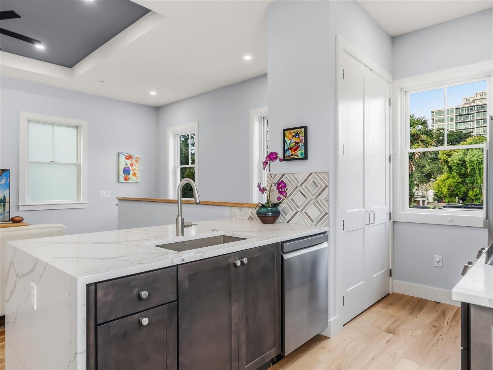 Orlando, Florida, 32801, United States, 4 Bedrooms Bedrooms, ,3 BathroomsBathrooms,Residential,Active,1972164