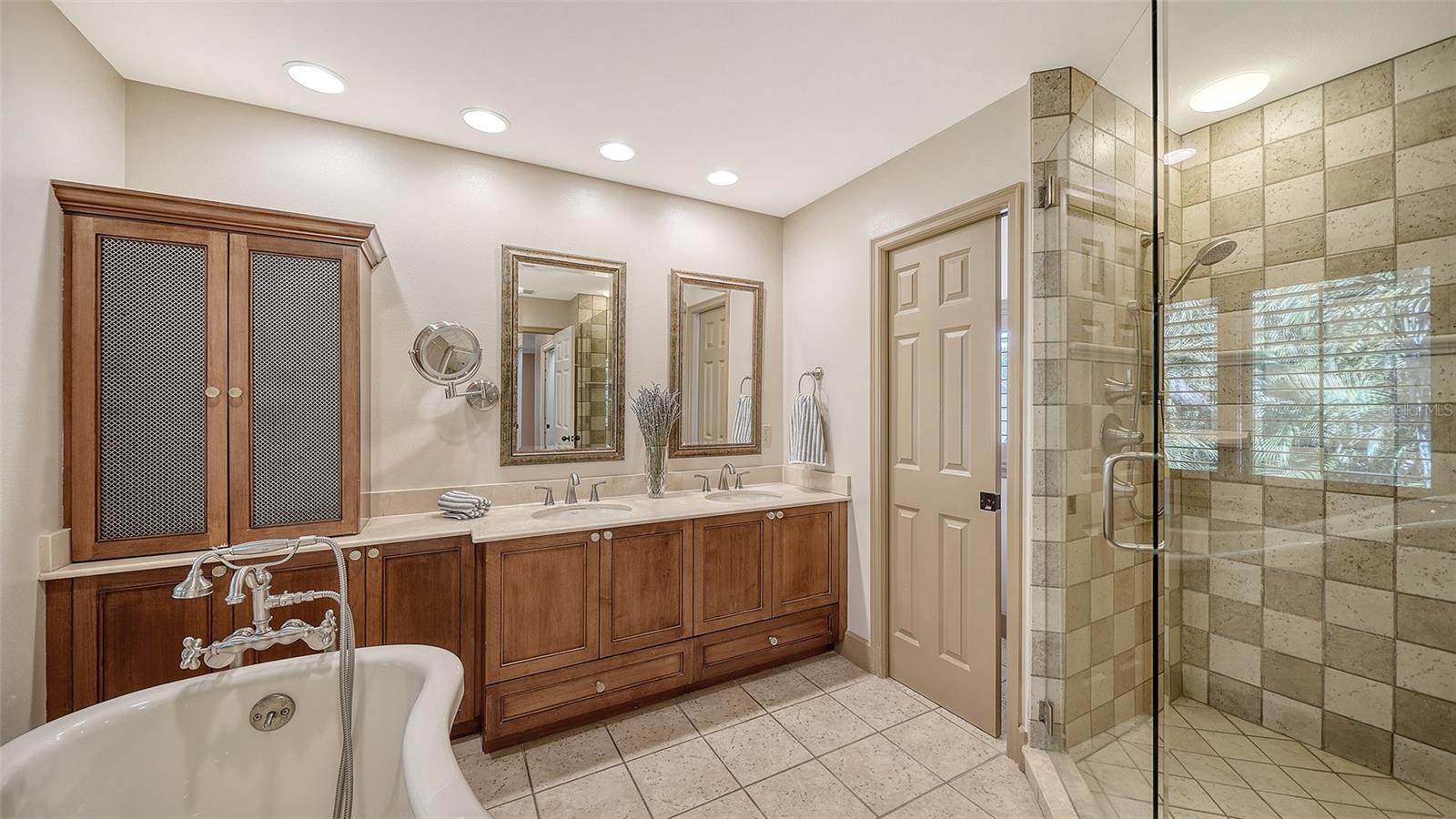 Sarasota, Florida, 34239, United States, 3 Bedrooms Bedrooms, ,3 BathroomsBathrooms,Residential,Active,2013163