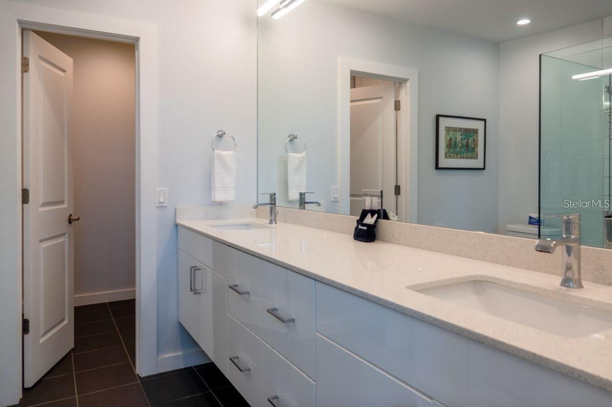 Sarasota, Florida, 34242, United States, 5 Bedrooms Bedrooms, ,4 BathroomsBathrooms,Residential,Active,1773194