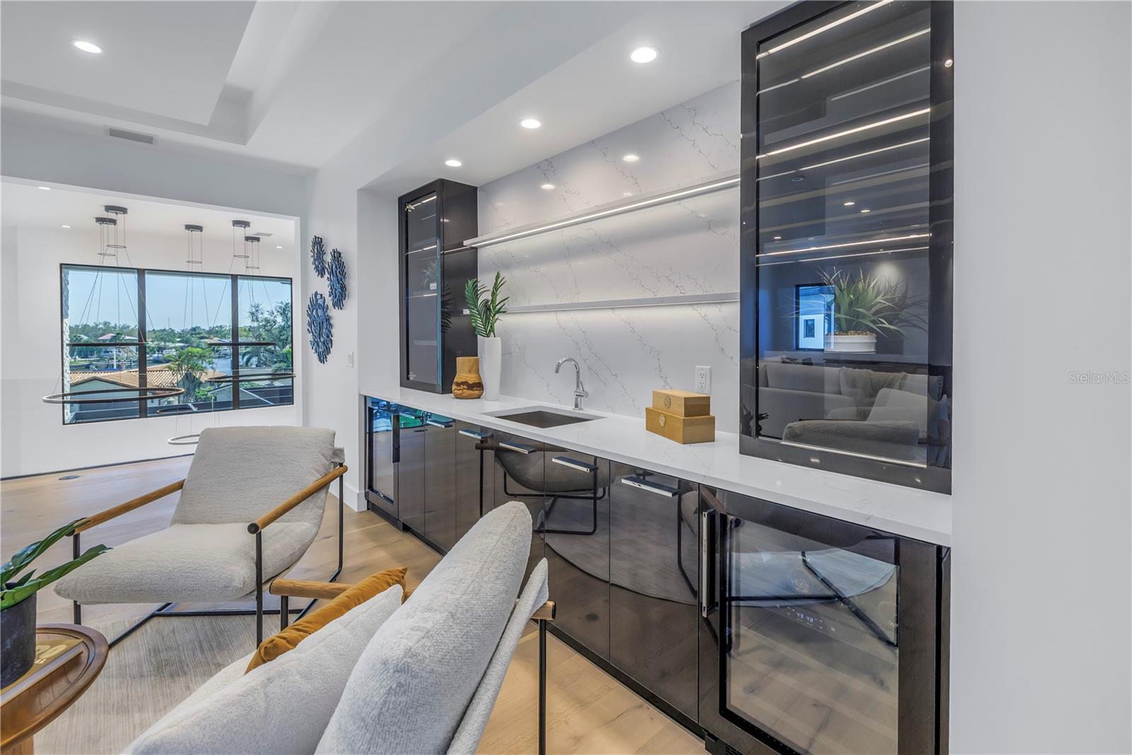 St Petersburg, Florida, 33703, United States, 5 Bedrooms Bedrooms, ,6 BathroomsBathrooms,Residential,Active,1703441