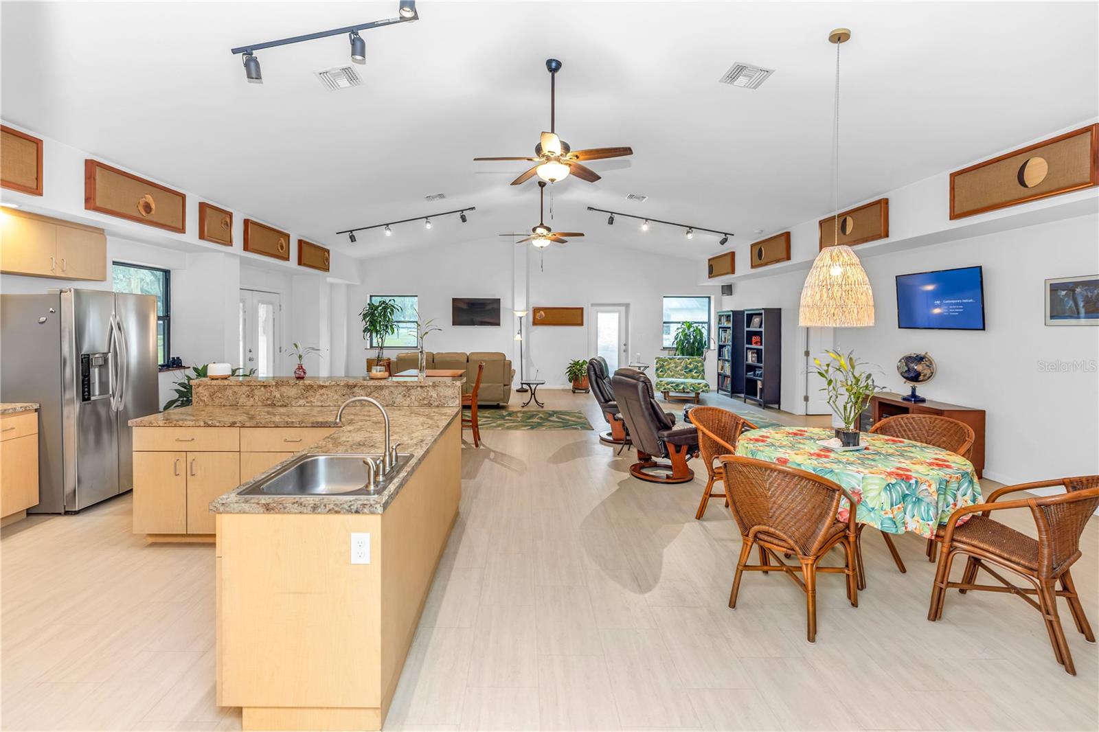 Crystal River, Florida, 34428, United States, 6 Bedrooms Bedrooms, ,5 BathroomsBathrooms,Residential,Active,1945058