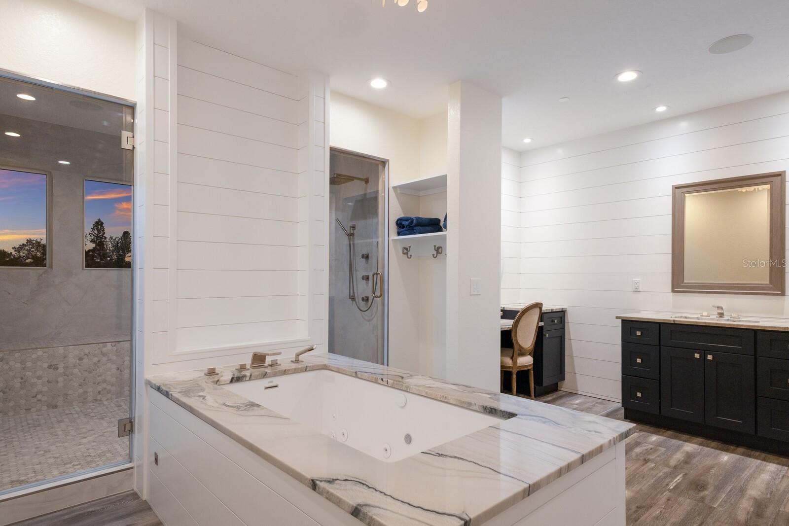 Bradenton, Florida, 34208, United States, ,5 BathroomsBathrooms,Residential,Active,1745633