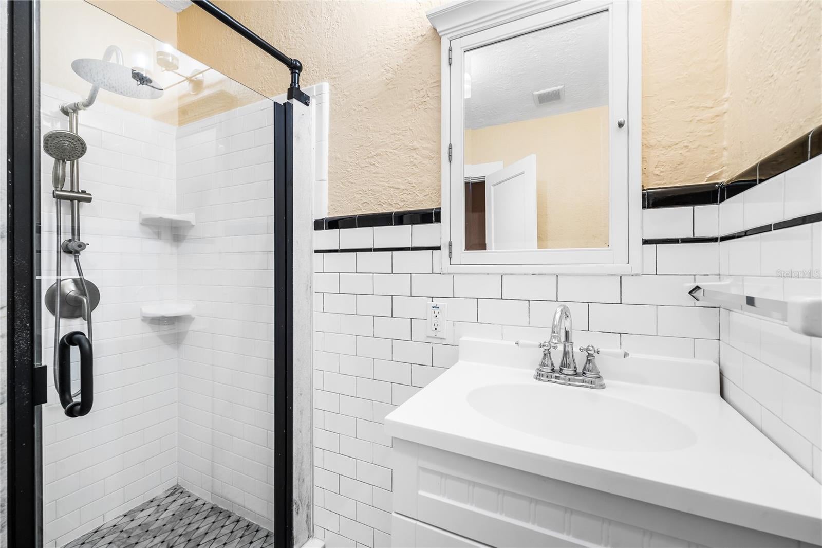 Orlando, Florida, 32803, United States, 5 Bedrooms Bedrooms, ,5 BathroomsBathrooms,Residential,Active,1926917